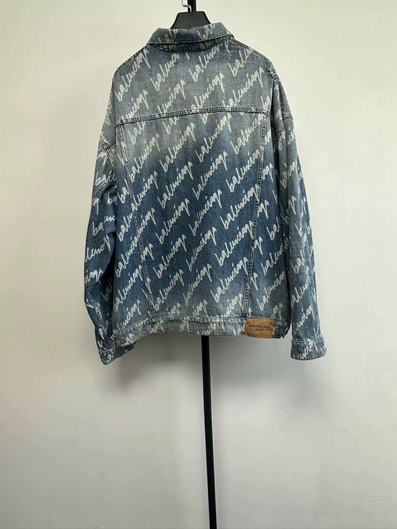 Balenciaga Balenciaga All-Over Logo Denim Jacket Size 1 Size US S / EU 44-46 / 1 - 3 Thumbnail