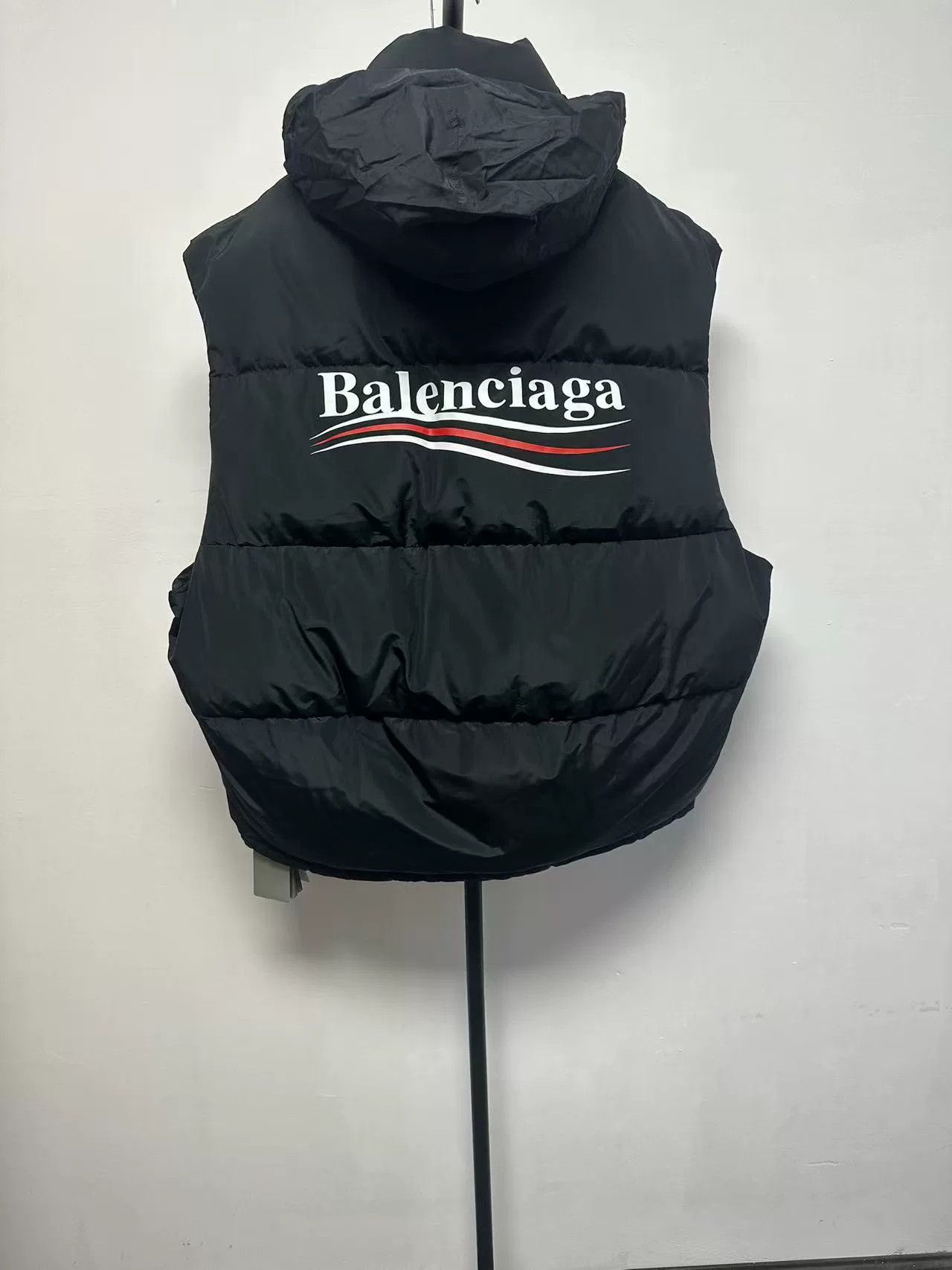Balenciaga Balenciaga Logo Print Puffer Vest EU 48 Size US M / EU 48-50 / 2 - 3 Thumbnail