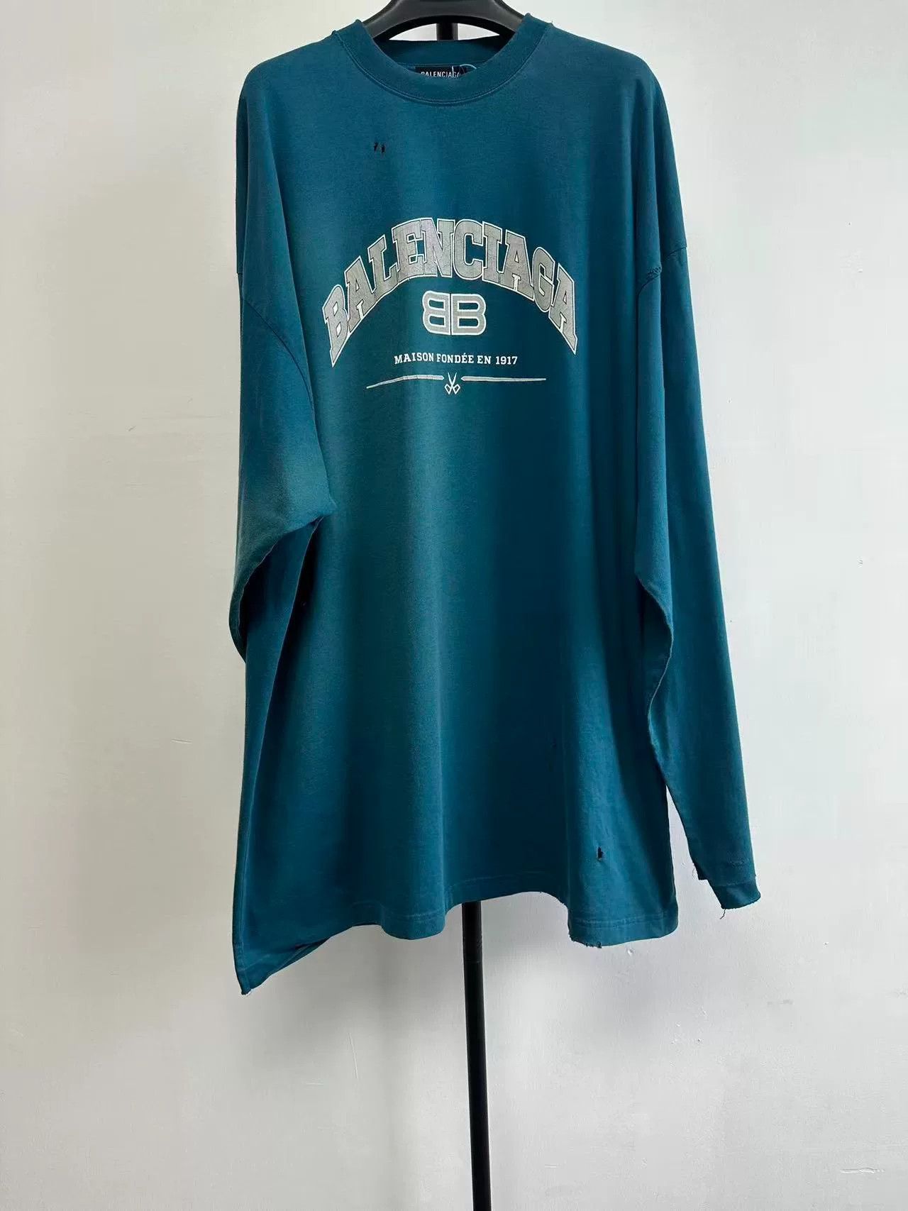 Balenciaga Balenciaga Distressed Graphic Long Sleeve T-Shirt Size 3 Size US L / EU 52-54 / 3 - 2 Thumbnail