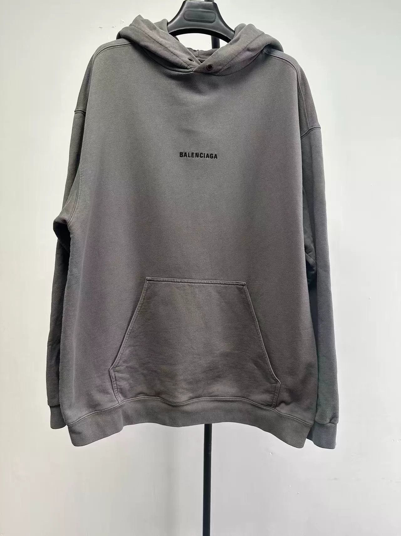 Balenciaga Balenciaga Embroidered Logo Hoodie Size M Size US M / EU 48-50 / 2 - 2 Thumbnail