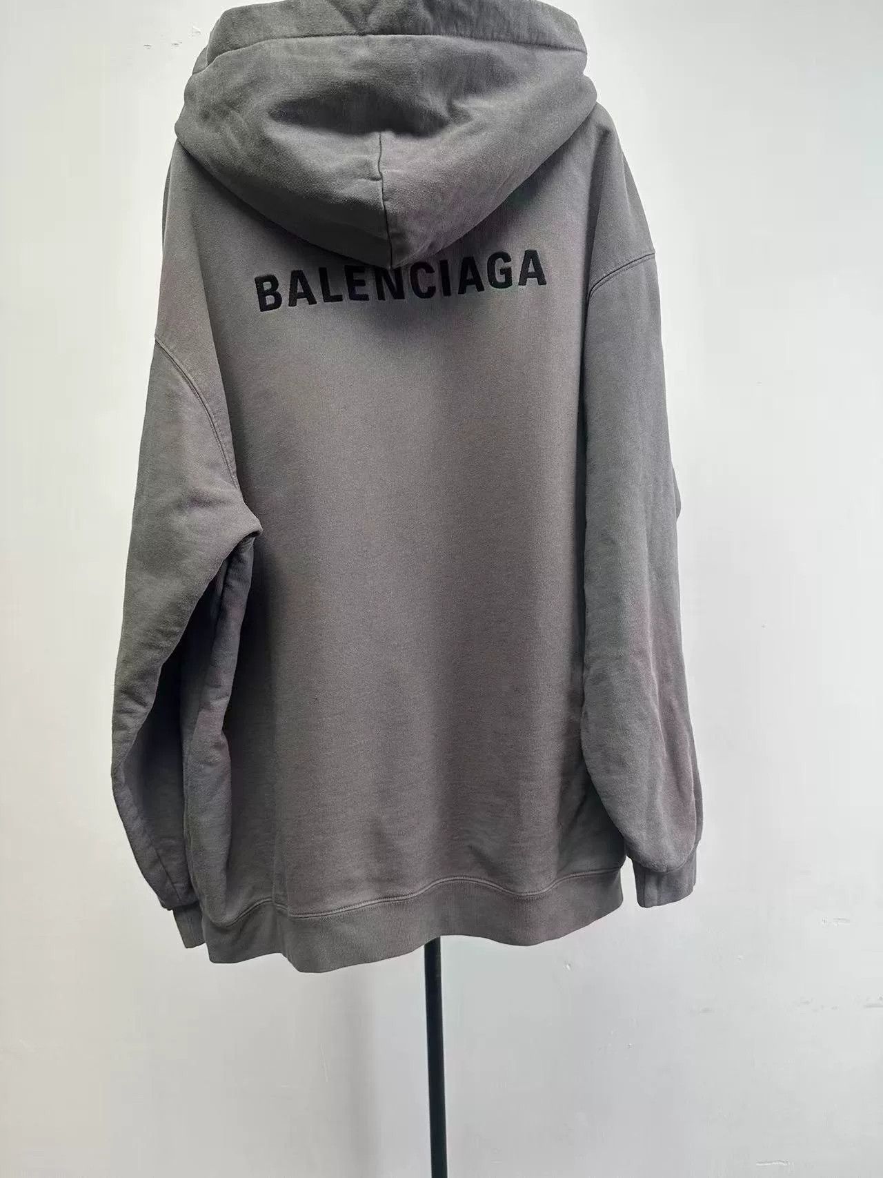 Balenciaga Balenciaga Embroidered Logo Hoodie Size M Size US M / EU 48-50 / 2 - 3 Thumbnail