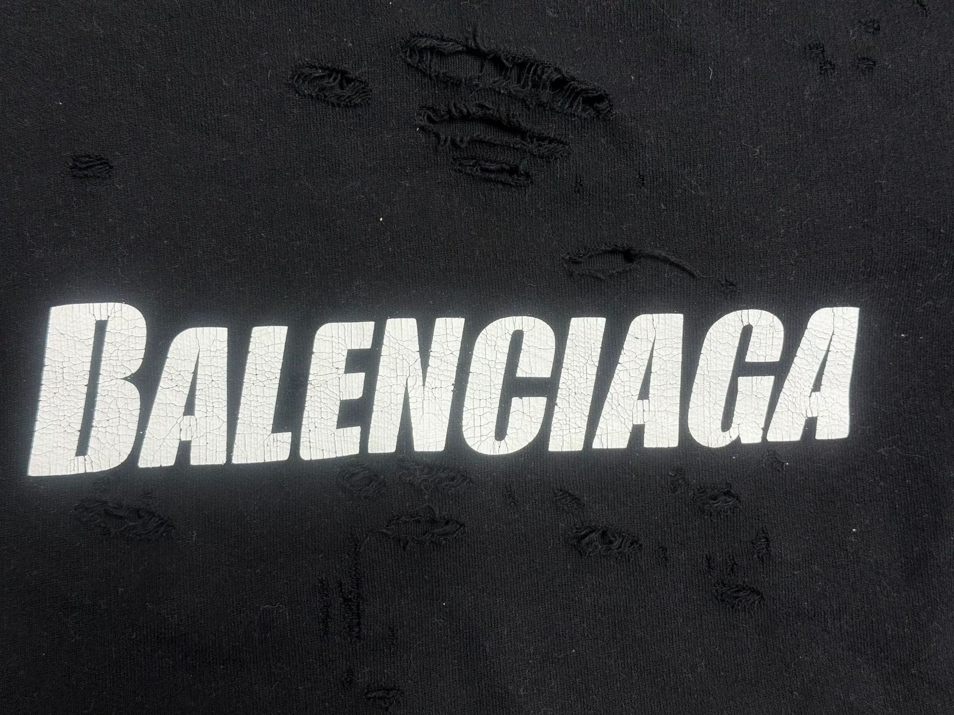 Balenciaga Balenciaga Distressed Cracked Logo Hoodie L Size US L / EU 52-54 / 3 - 4 Thumbnail