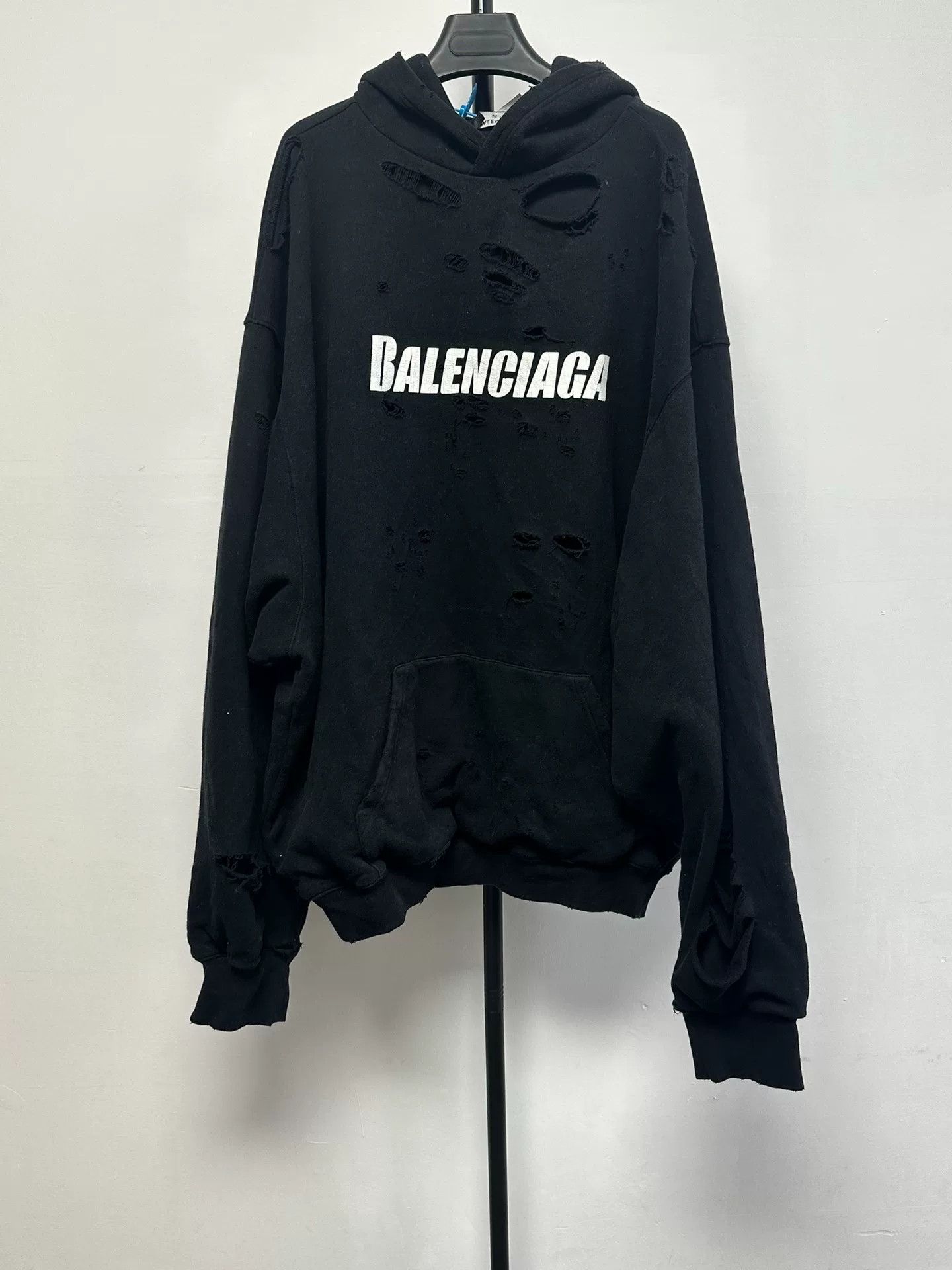Balenciaga Balenciaga Distressed Cracked Logo Hoodie L Size US L / EU 52-54 / 3 - 2 Thumbnail