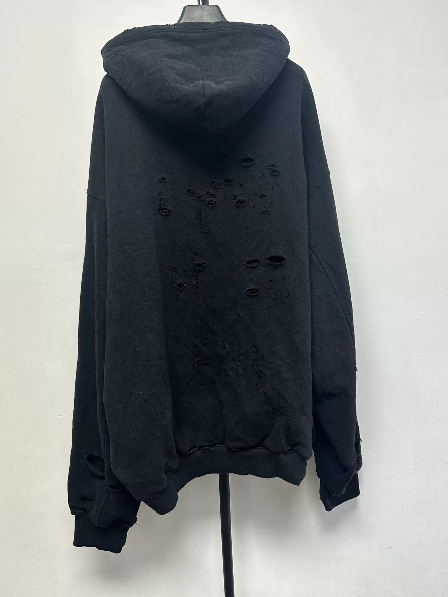 Balenciaga Balenciaga Distressed Cracked Logo Hoodie L Size US L / EU 52-54 / 3 - 3 Thumbnail