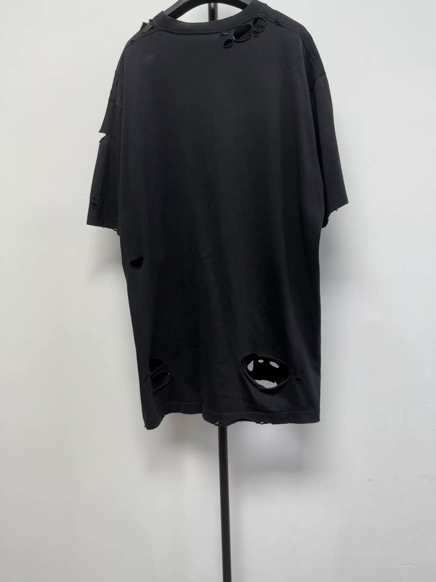 Balenciaga Balenciaga Distressed Logo T-Shirt XXS Size US XXS / EU 40 - 3 Thumbnail