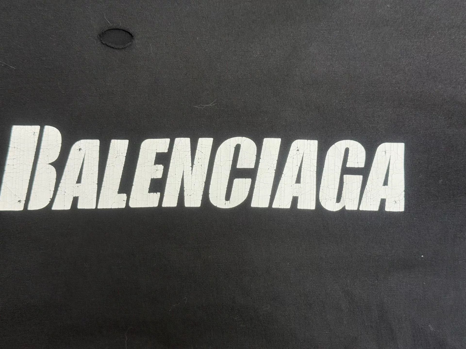 Balenciaga Balenciaga Distressed Logo T-Shirt XXS Size US XXS / EU 40 - 4 Thumbnail