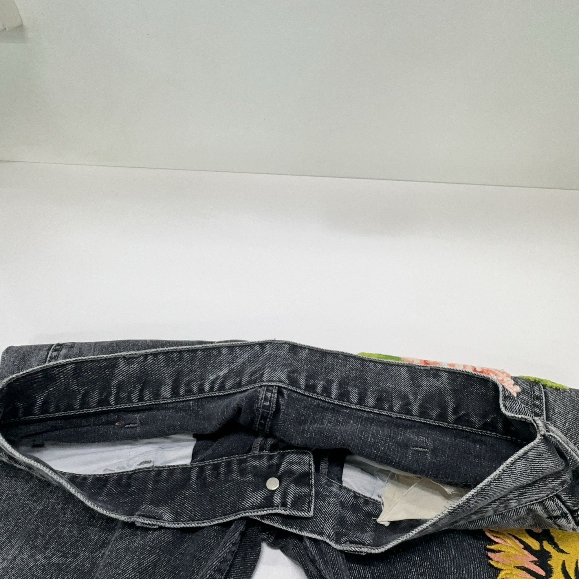 Gucci Gucci Tiger & Flower Embroidered Washed Jeans 32 Size US 32 / EU 48 - 8 Thumbnail