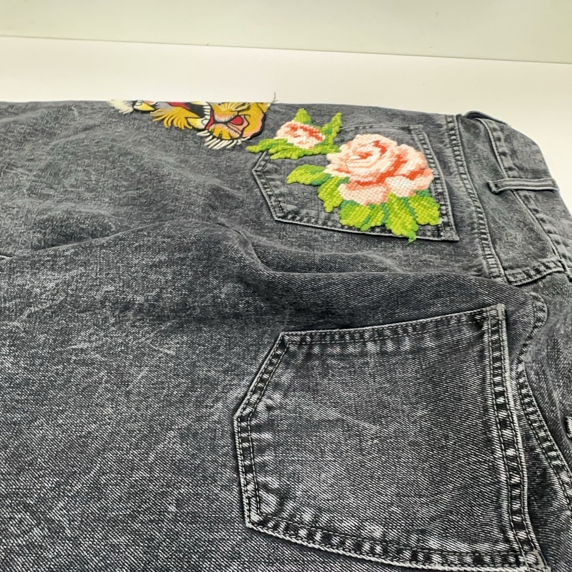Gucci Gucci Tiger & Flower Embroidered Washed Jeans 32 Size US 32 / EU 48 - 10 Thumbnail