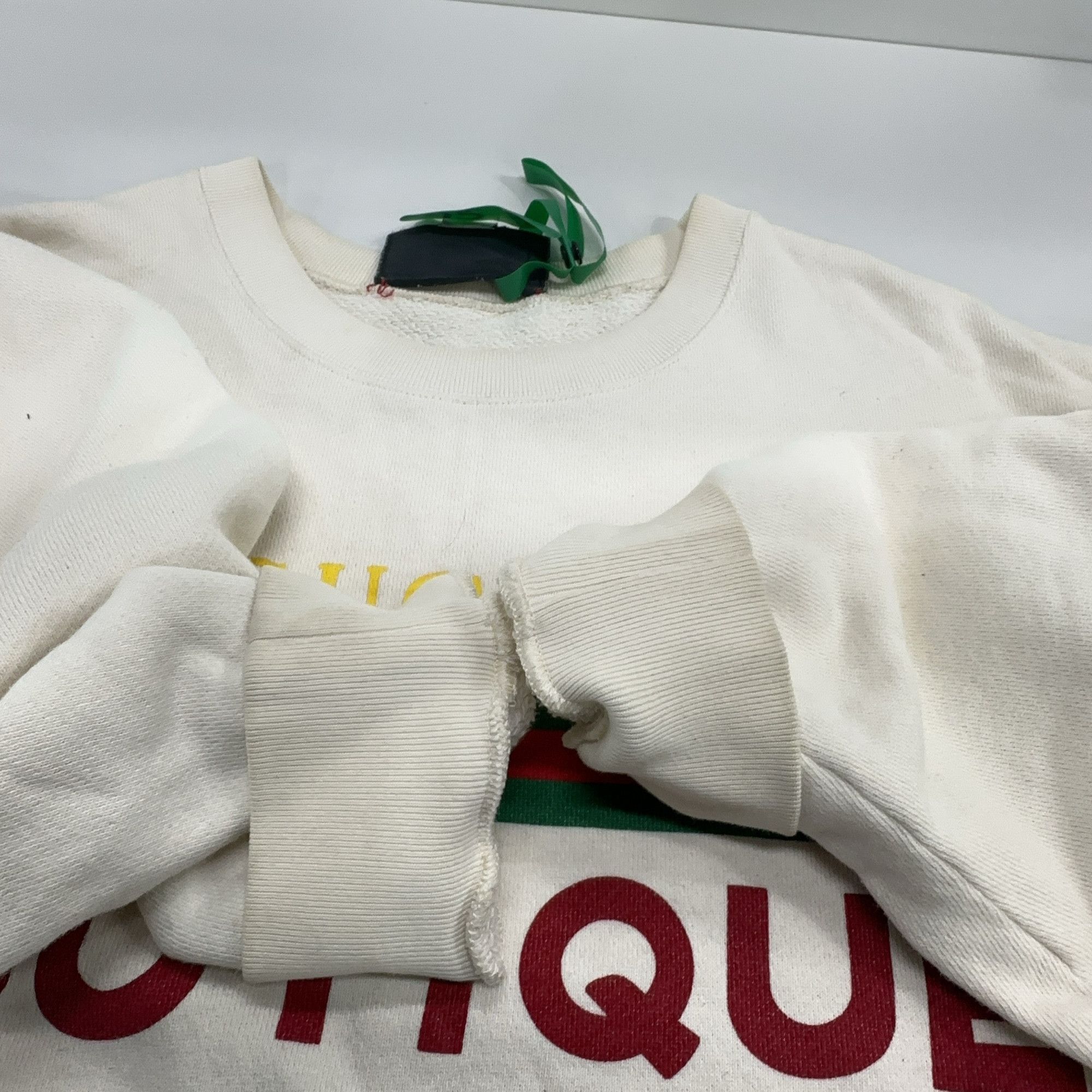 Gucci Gucci Boutique Logo Print Sweatshirt Size L Size US L / EU 52-54 / 3 - 13 Thumbnail