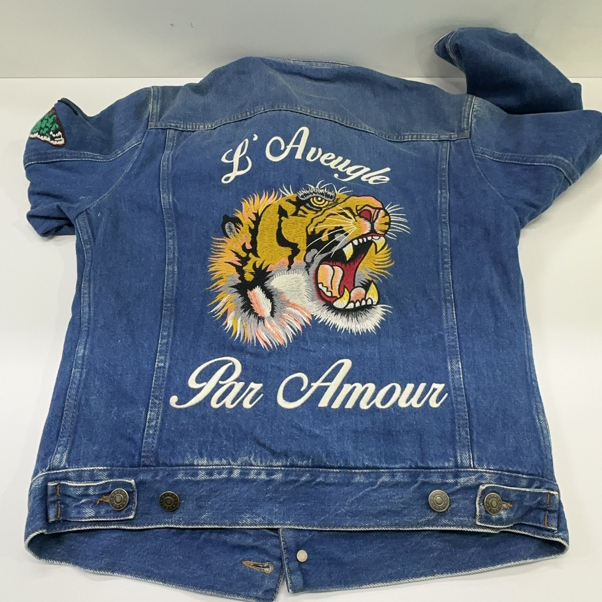 Gucci Gucci Tiger Embroidered Denim Jacket Size 46 Size US S / EU 44-46 / 1 - 13 Thumbnail