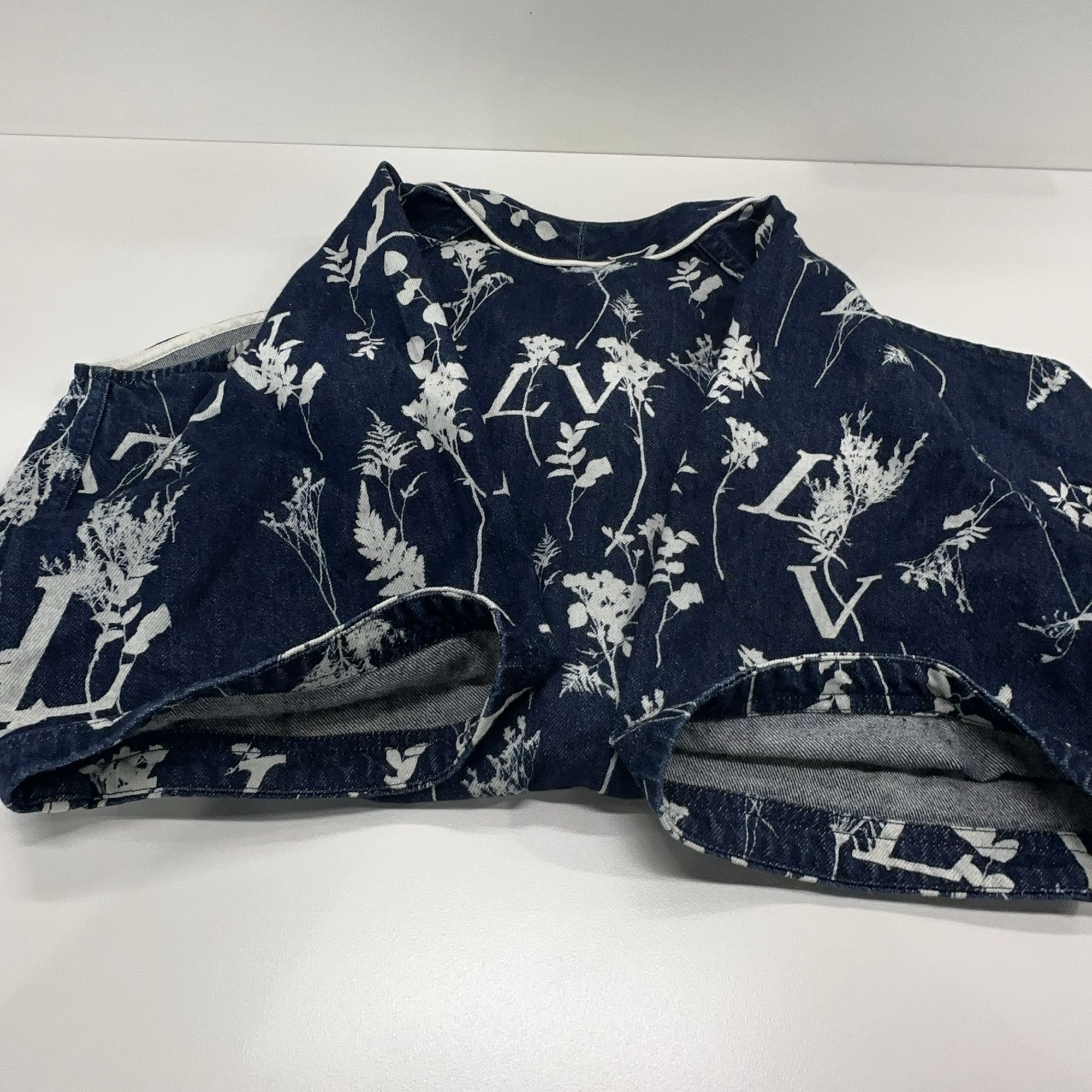 Louis Vuitton Louis Vuitton Monogram Floral Denim Shirt L Size US L / EU 52-54 / 3 - 11 Thumbnail