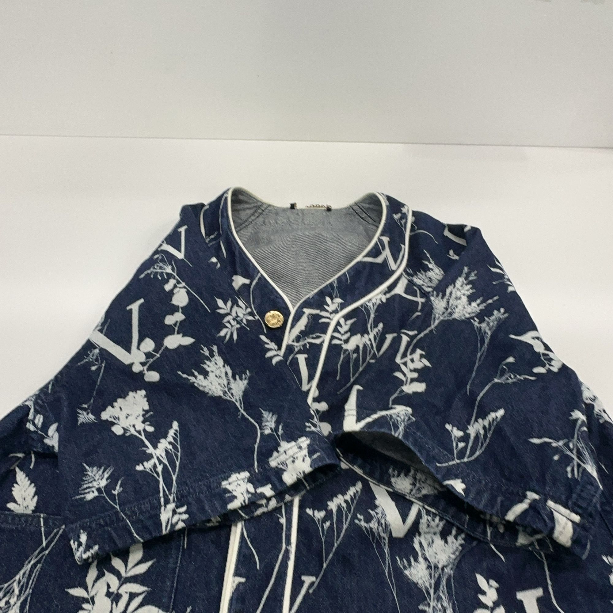 Louis Vuitton Louis Vuitton Monogram Floral Denim Shirt L Size US L / EU 52-54 / 3 - 13 Thumbnail