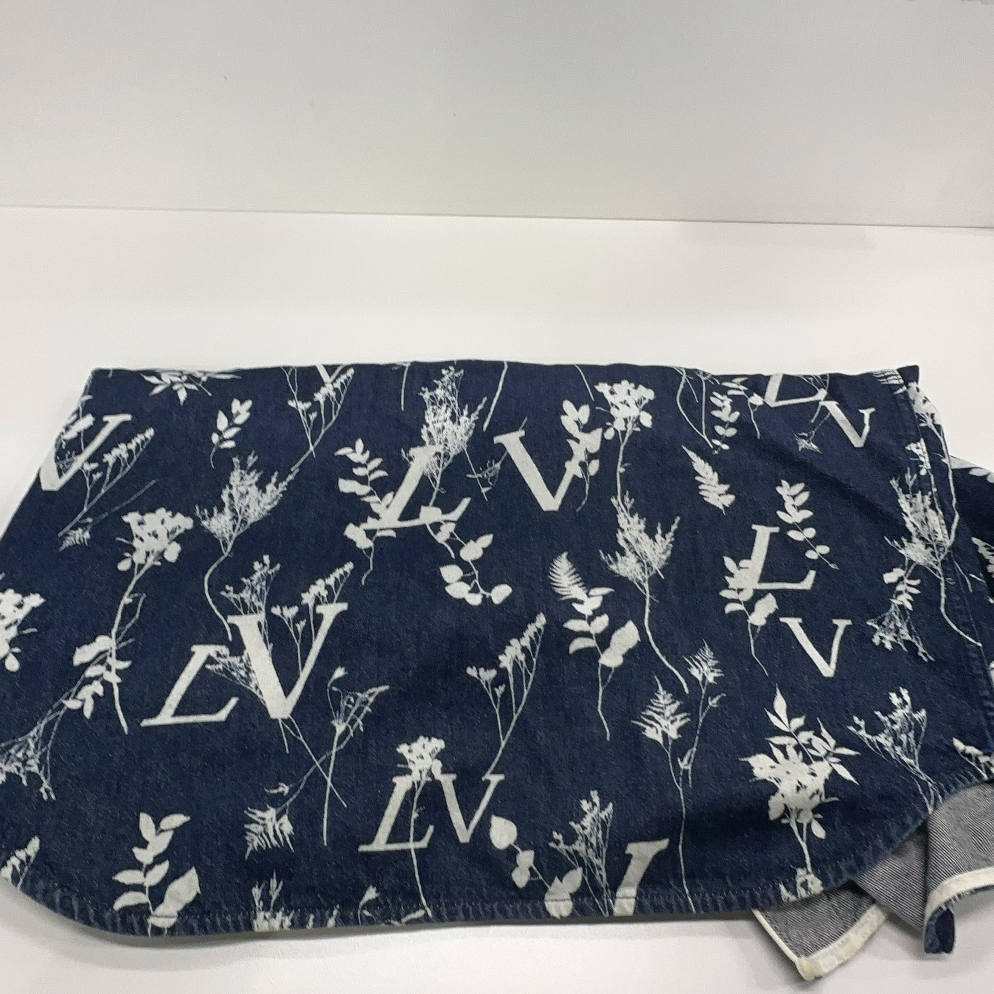 Louis Vuitton Louis Vuitton Monogram Floral Denim Shirt L Size US L / EU 52-54 / 3 - 9 Thumbnail