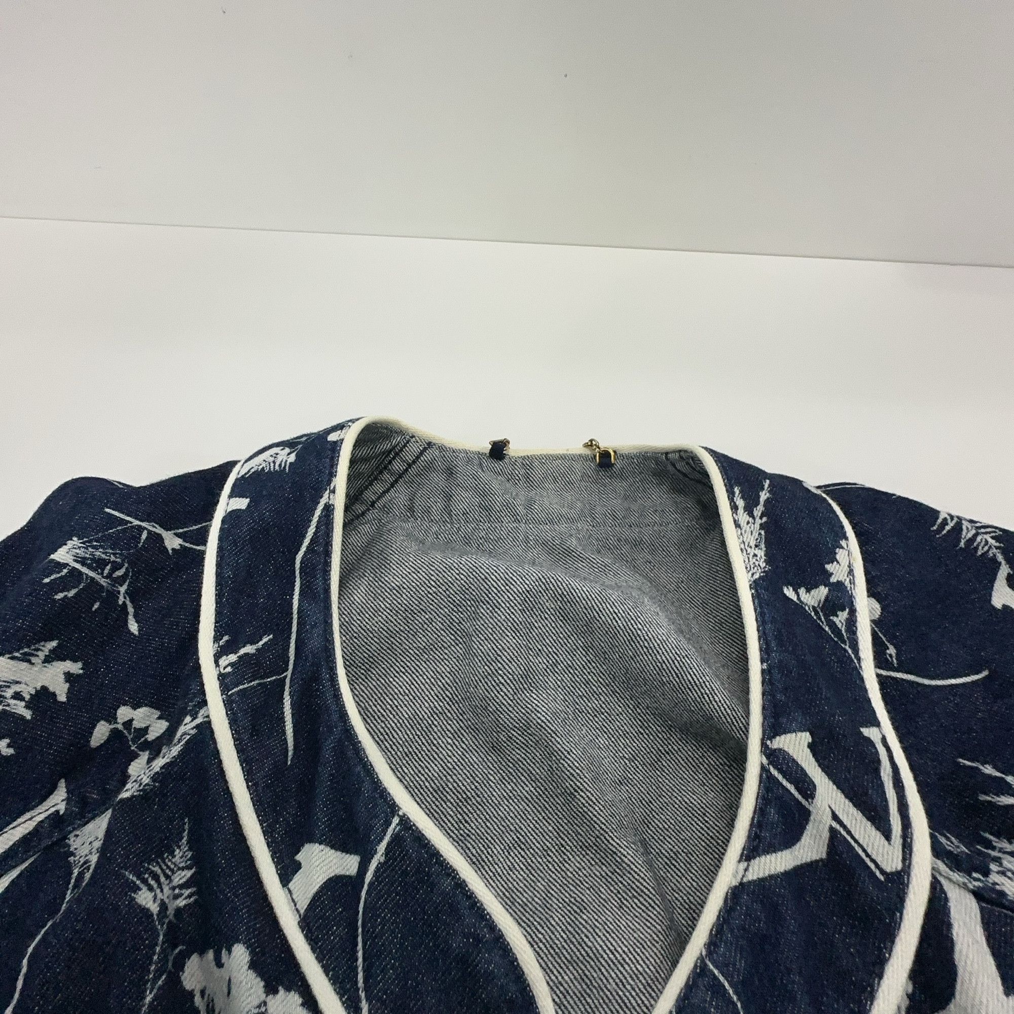 Louis Vuitton Louis Vuitton Monogram Floral Denim Shirt L Size US L / EU 52-54 / 3 - 5 Thumbnail