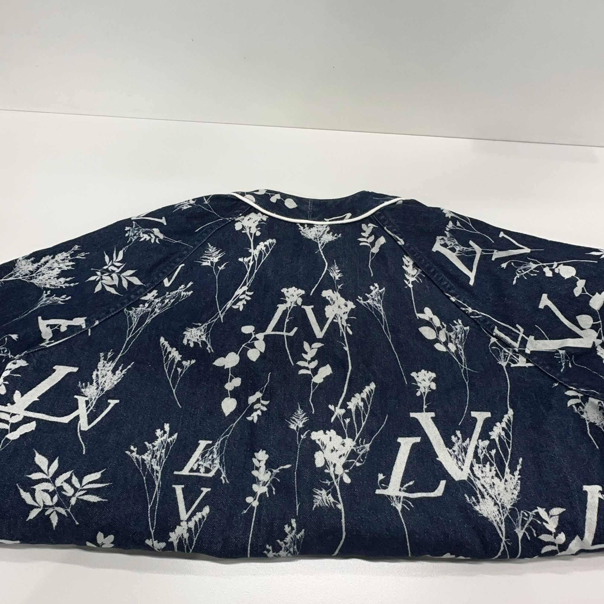 Louis Vuitton Louis Vuitton Monogram Floral Denim Shirt L Size US L / EU 52-54 / 3 - 10 Thumbnail