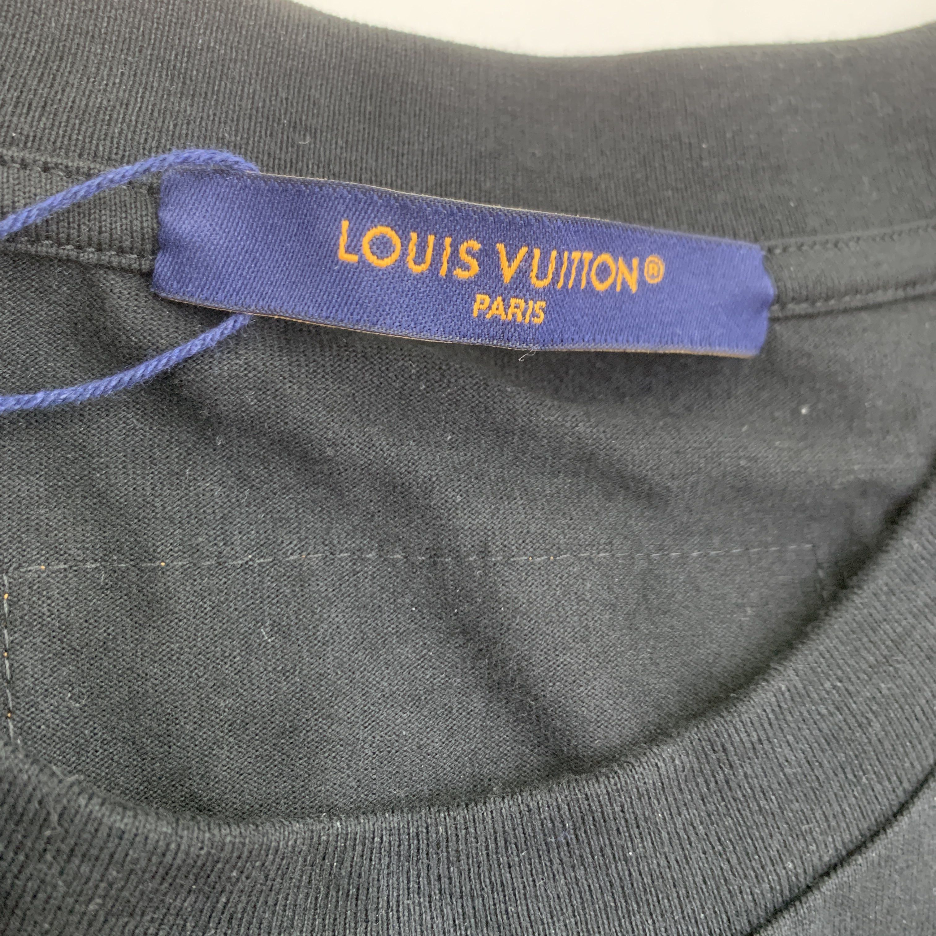 Louis Vuitton Louis Vuitton Embossed Logo T-Shirt L Size US L / EU 52-54 / 3 - 2 Thumbnail