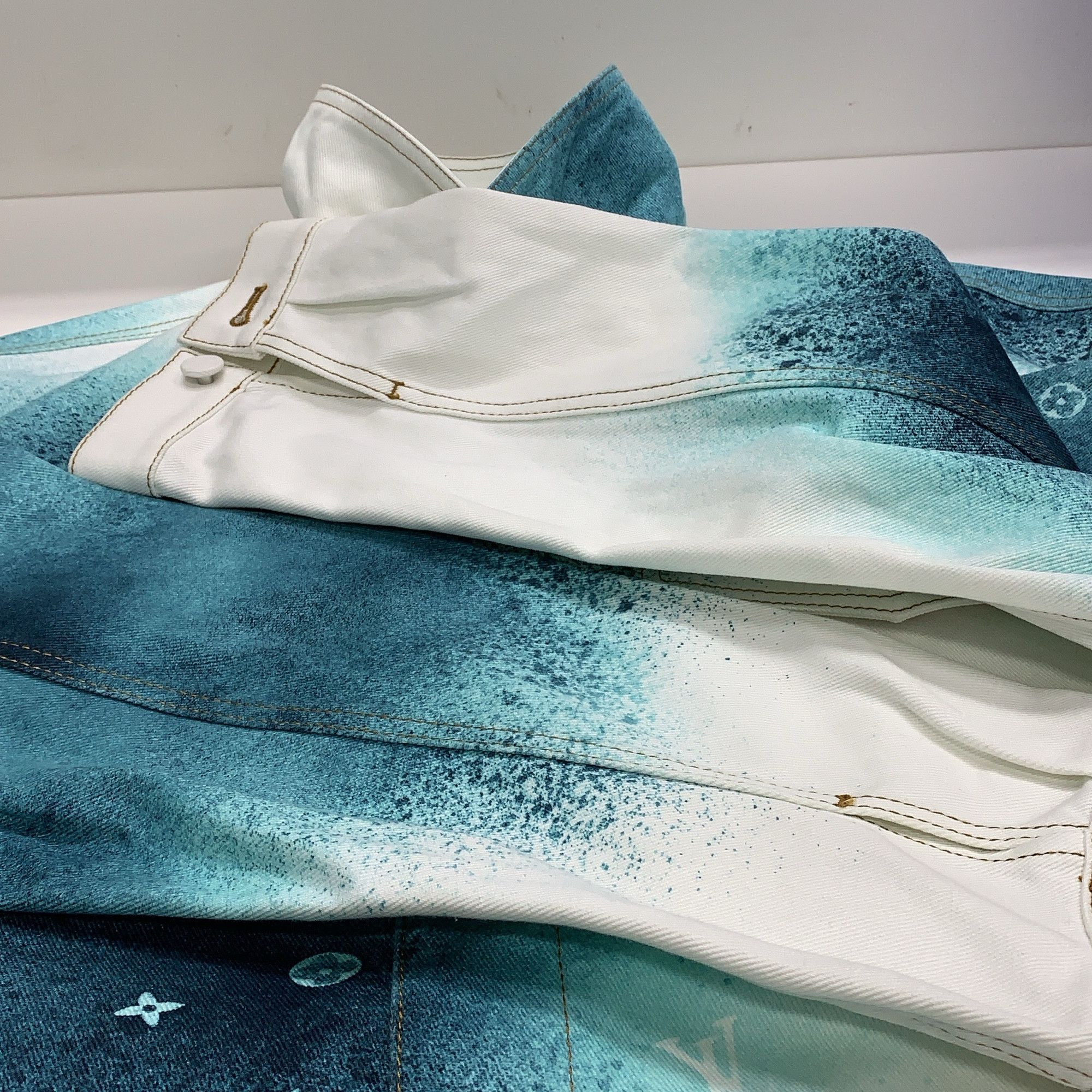 Louis Vuitton Louis Vuitton Spray Monogram Denim Jacket 52 Size US L / EU 52-54 / 3 - 5 Thumbnail