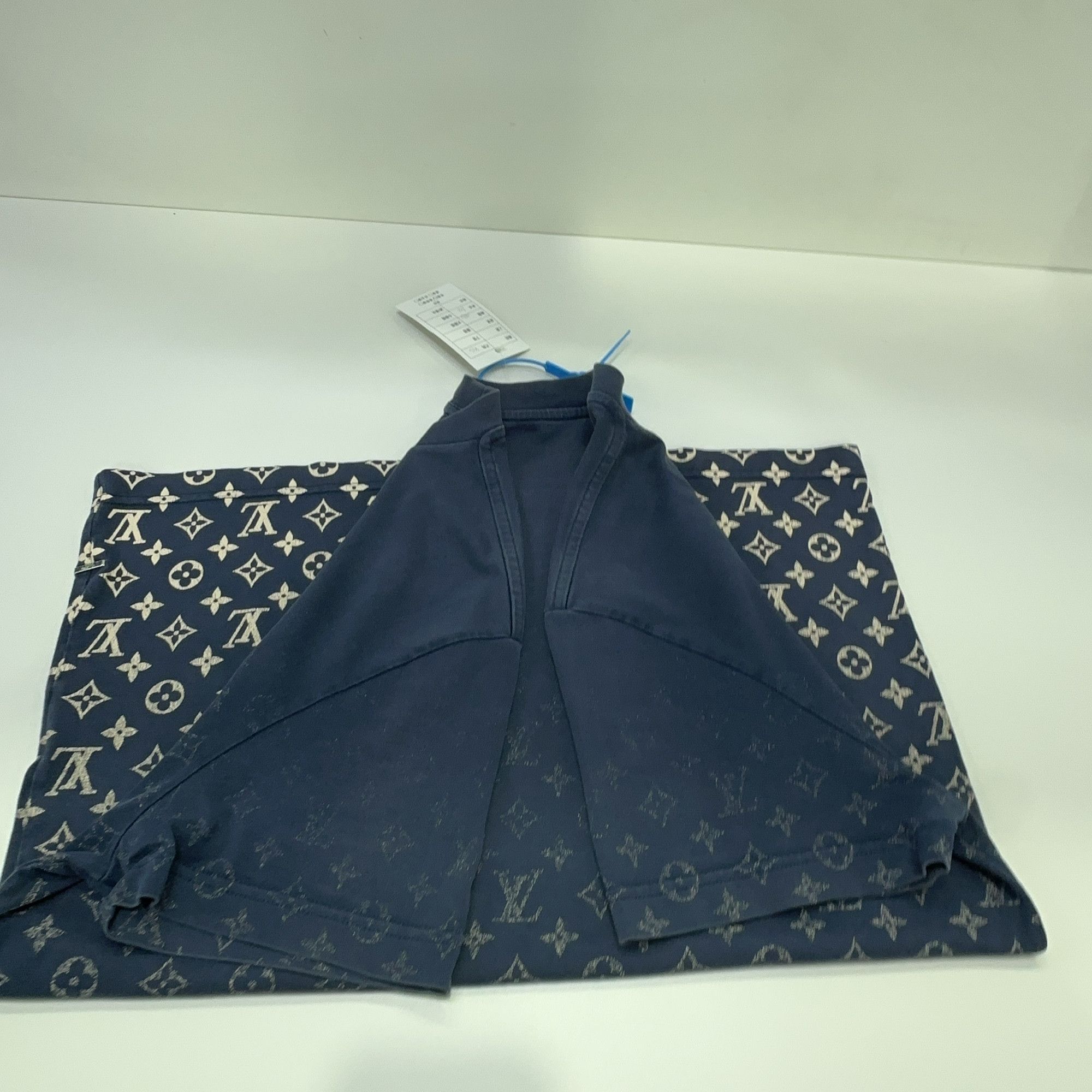 Louis Vuitton Louis Vuitton Gradient Monogram T-Shirt XS Size US XS / EU 42 / 0 - 12 Thumbnail