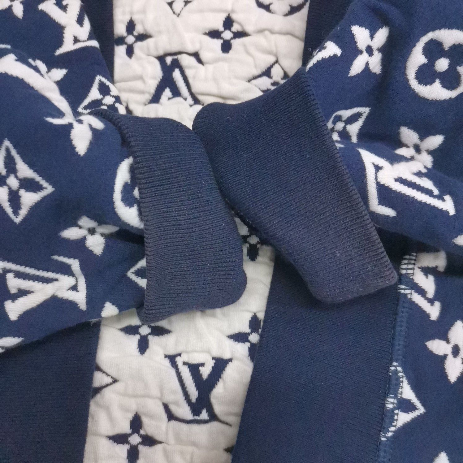 Louis Vuitton Louis Vuitton Monogram Jacquard Sweatshirt Size M Size US M / EU 48-50 / 2 - 17 Thumbnail
