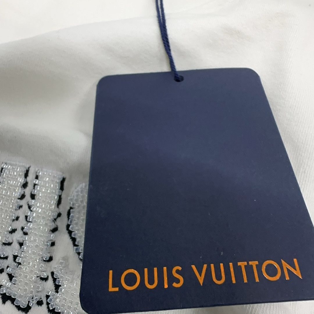 Louis Vuitton Louis Vuitton Beaded Logo T-Shirt XL Size US XL / EU 56 / 4 - 5 Thumbnail