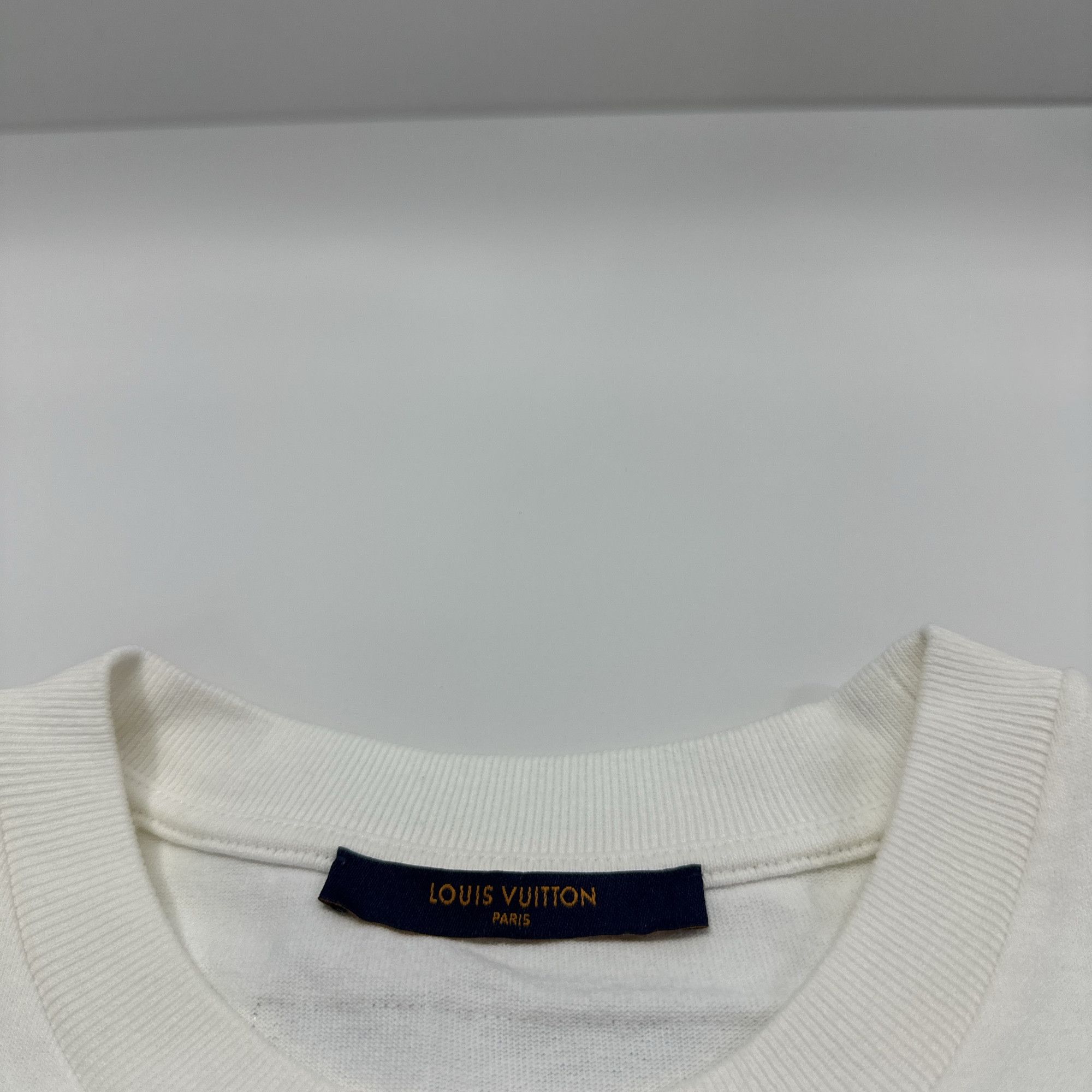 Louis Vuitton Louis Vuitton Neon Embroidered LV Logo T-Shirt XS Size US XS / EU 42 / 0 - 3 Thumbnail
