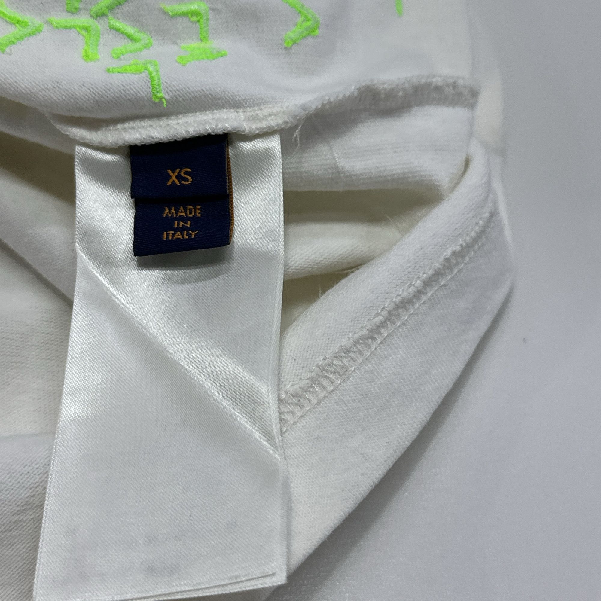 Louis Vuitton Louis Vuitton Neon Embroidered LV Logo T-Shirt XS Size US XS / EU 42 / 0 - 4 Thumbnail