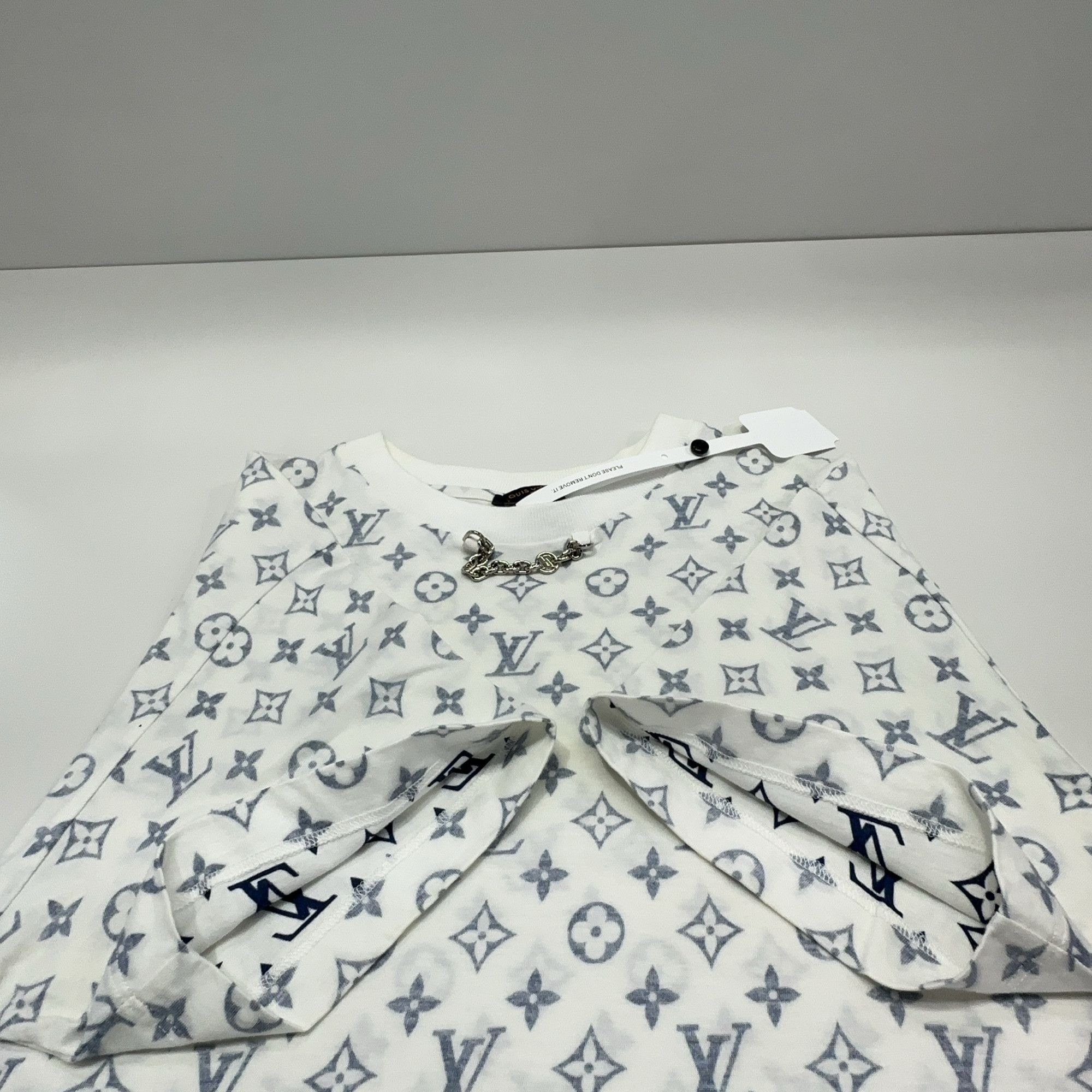 Louis Vuitton Louis Vuitton Monogram Chain T-Shirt M Size US M / EU 48-50 / 2 - 9 Thumbnail
