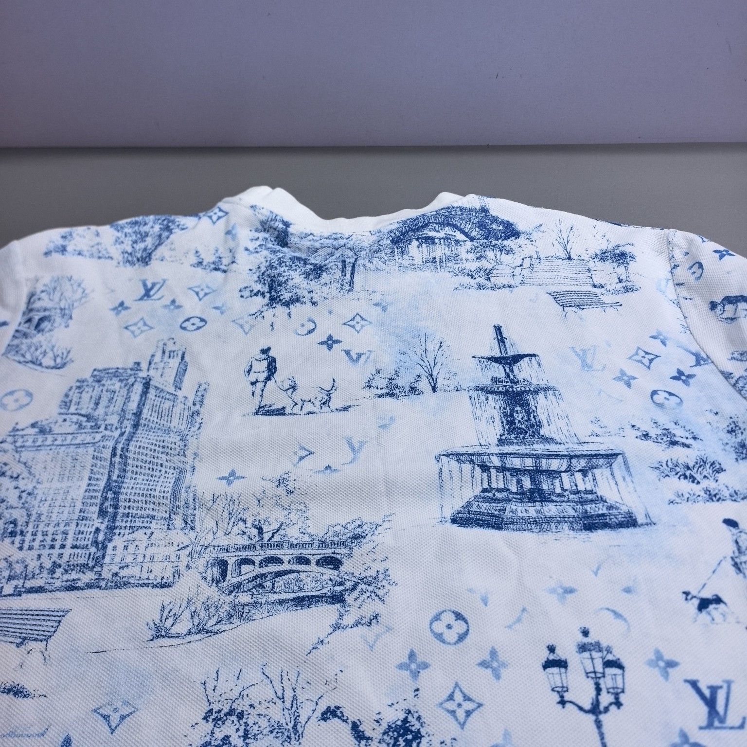 Louis Vuitton Louis Vuitton Blue Landscape Print T-Shirt L Size US L / EU 52-54 / 3 - 5 Thumbnail