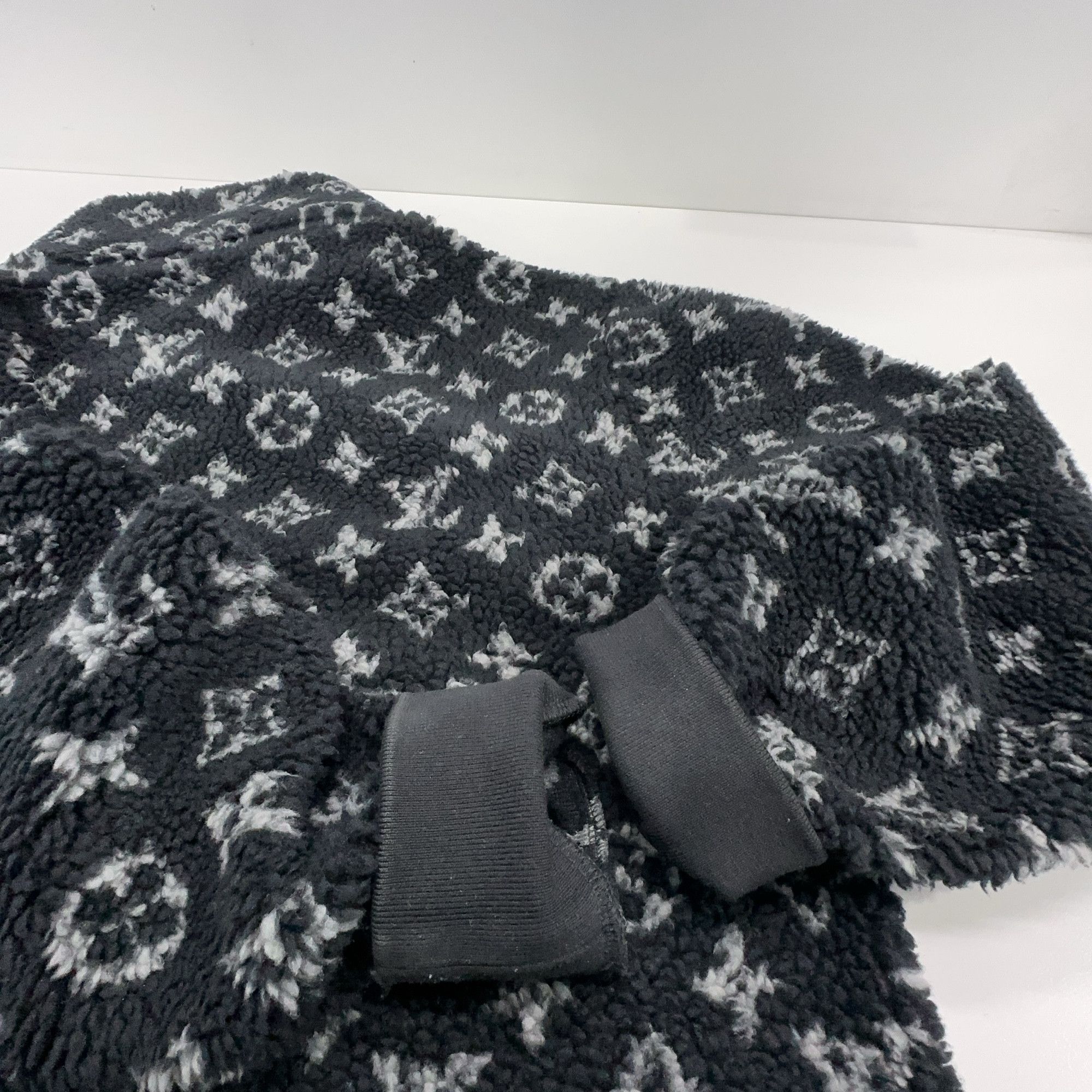 Louis Vuitton Louis Vuitton Monogram Jacquard Fleece Jacket Size M Size US M / EU 48-50 / 2 - 7 Thumbnail