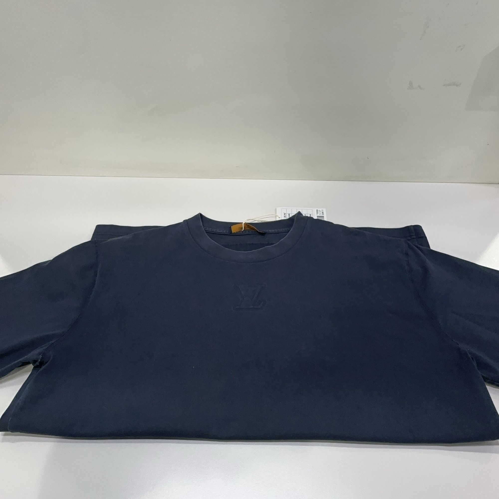 Louis Vuitton Louis Vuitton Embossed Logo T-Shirt XL Size US XL / EU 56 / 4 - 6 Thumbnail