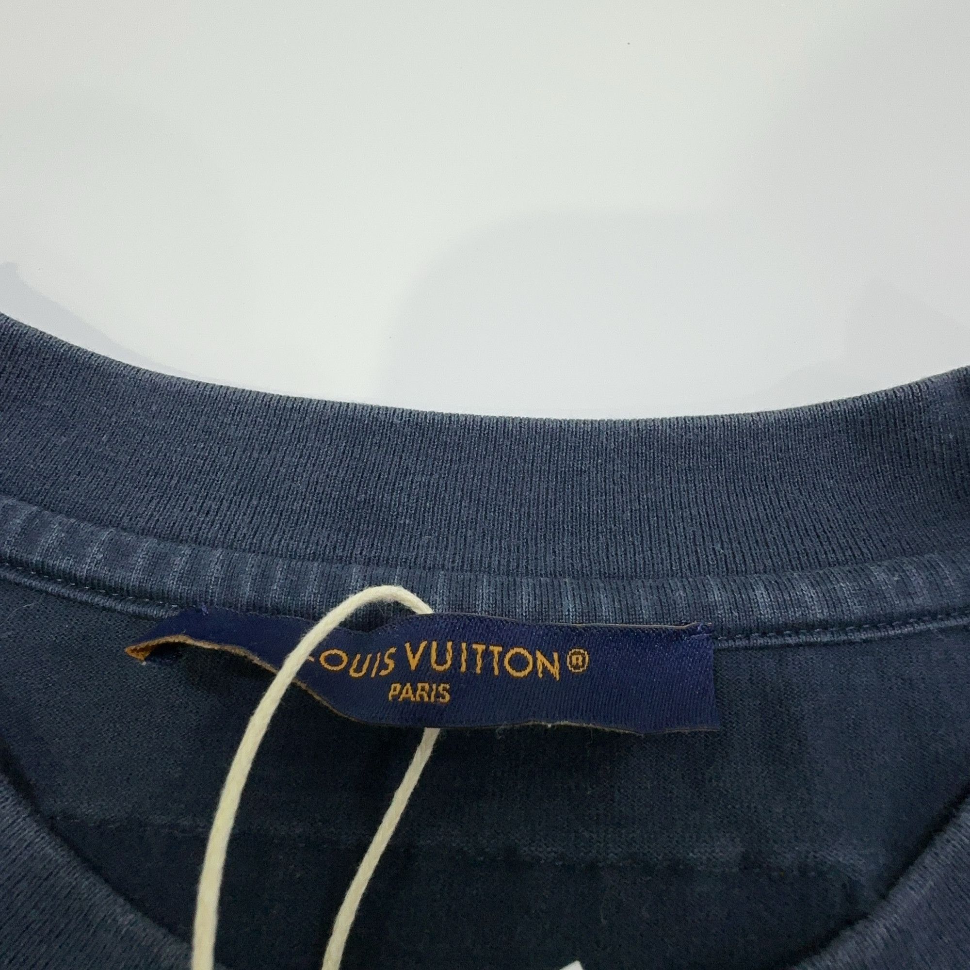 Louis Vuitton Louis Vuitton Embossed Logo T-Shirt XL Size US XL / EU 56 / 4 - 4 Thumbnail
