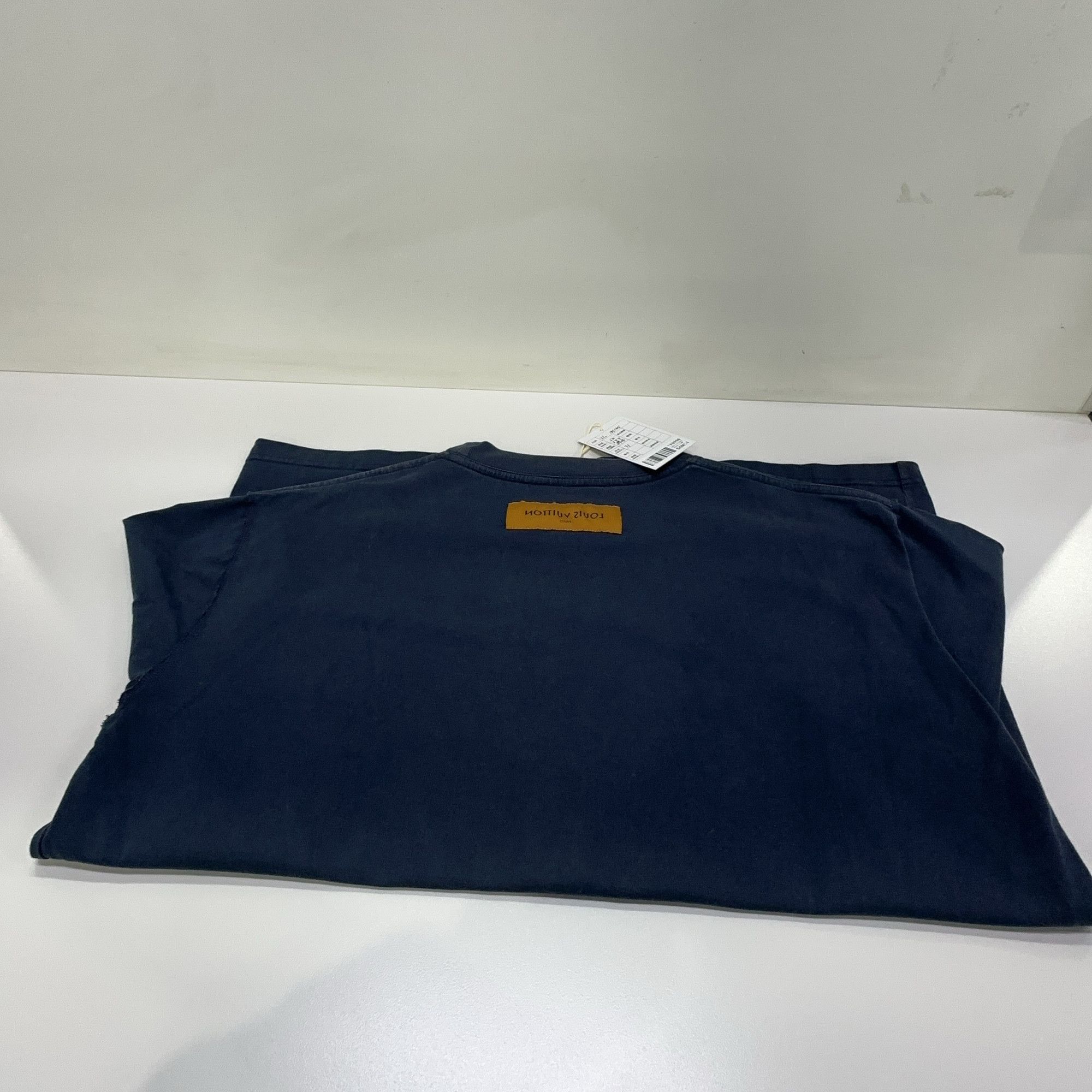 Louis Vuitton Louis Vuitton Embossed Logo T-Shirt XL Size US XL / EU 56 / 4 - 10 Thumbnail