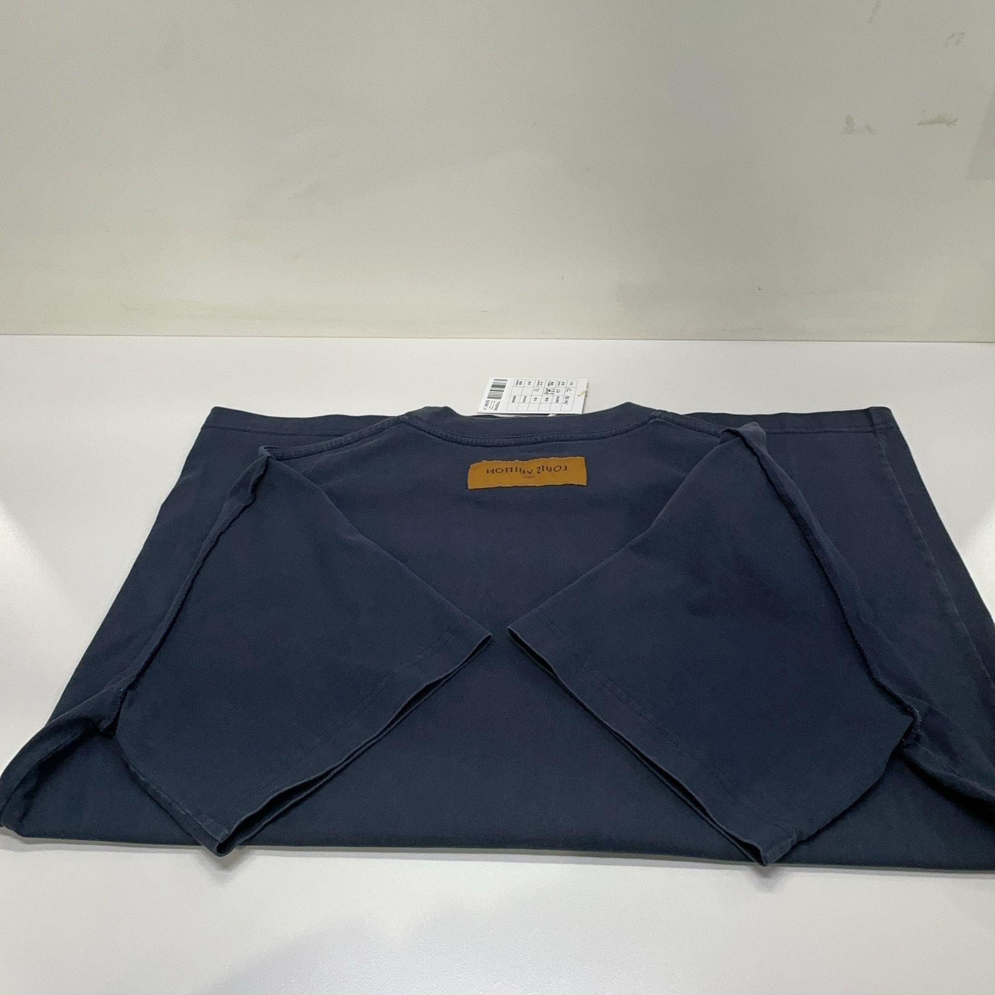 Louis Vuitton Louis Vuitton Embossed Logo T-Shirt XL Size US XL / EU 56 / 4 - 11 Thumbnail