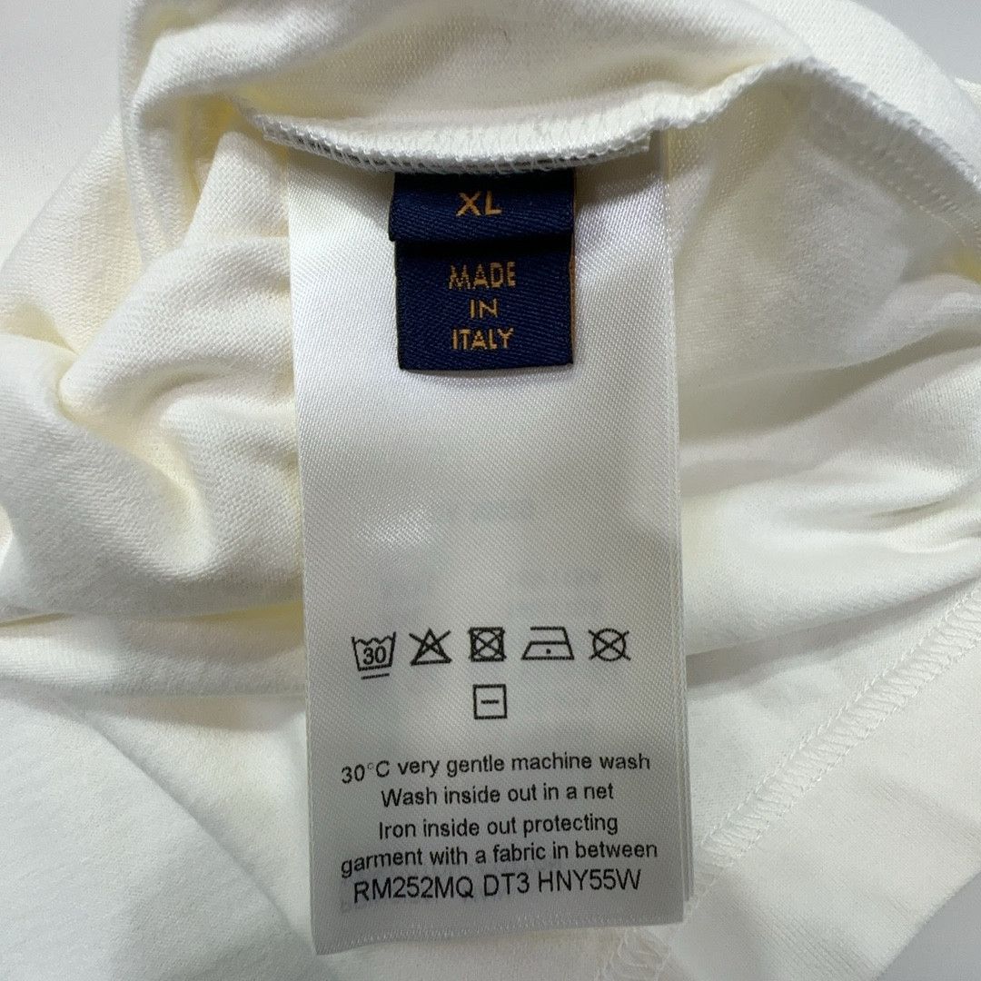 Louis Vuitton Louis Vuitton Logo Embossed T-Shirt Size XL Size US XL / EU 56 / 4 - 3 Thumbnail