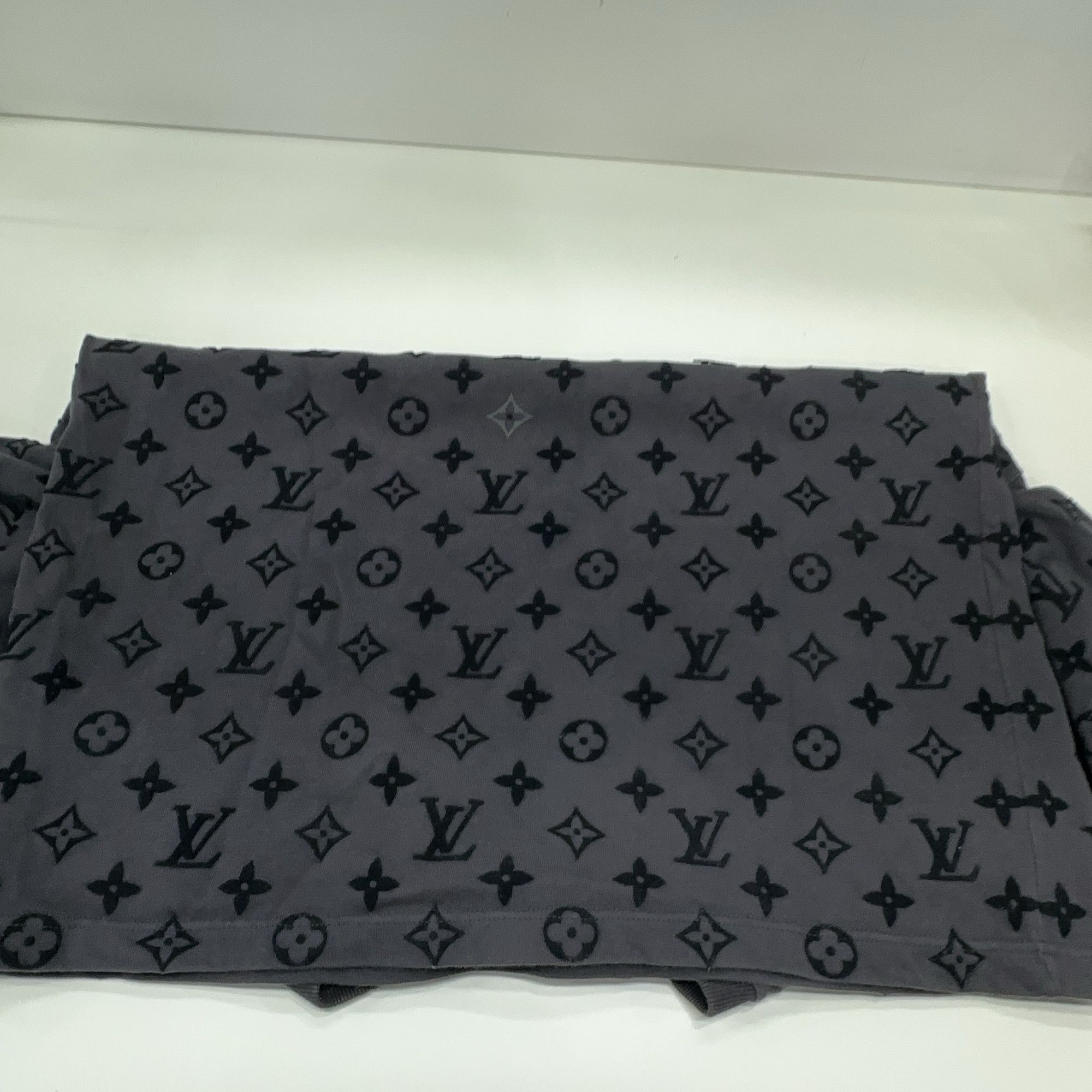 Louis Vuitton Louis Vuitton Monogram All Over T-Shirt XL Size US XL / EU 56 / 4 - 12 Thumbnail