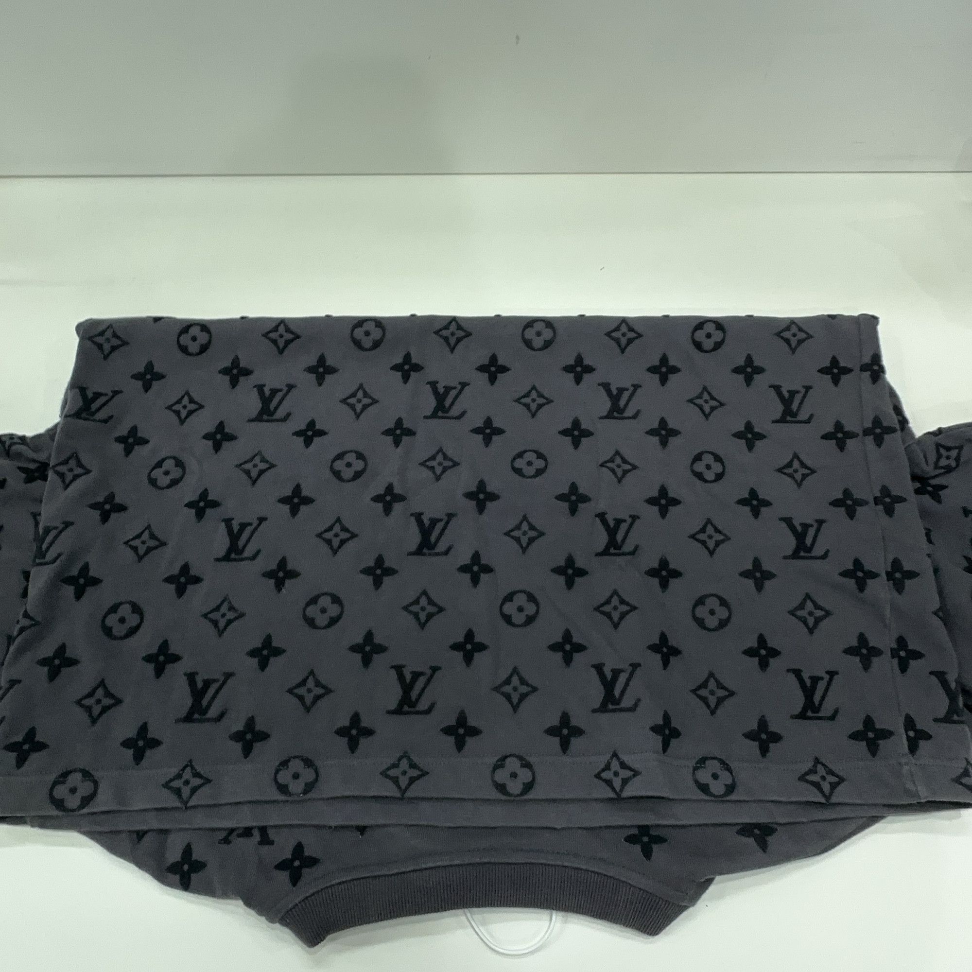 Louis Vuitton Louis Vuitton Monogram All Over T-Shirt XL Size US XL / EU 56 / 4 - 9 Thumbnail