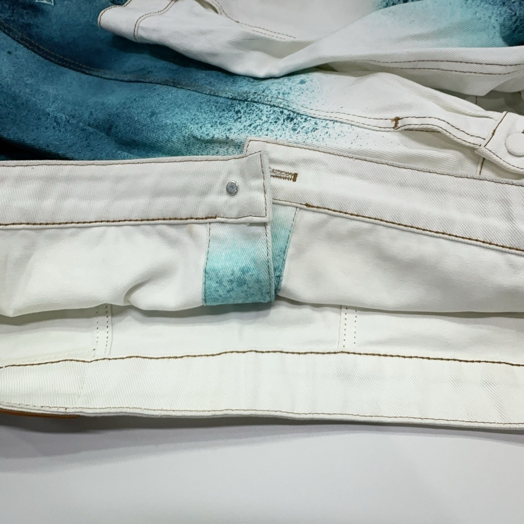 Louis Vuitton Louis Vuitton Spray Paint Denim Jacket 54 Size US L / EU 52-54 / 3 - 10 Thumbnail