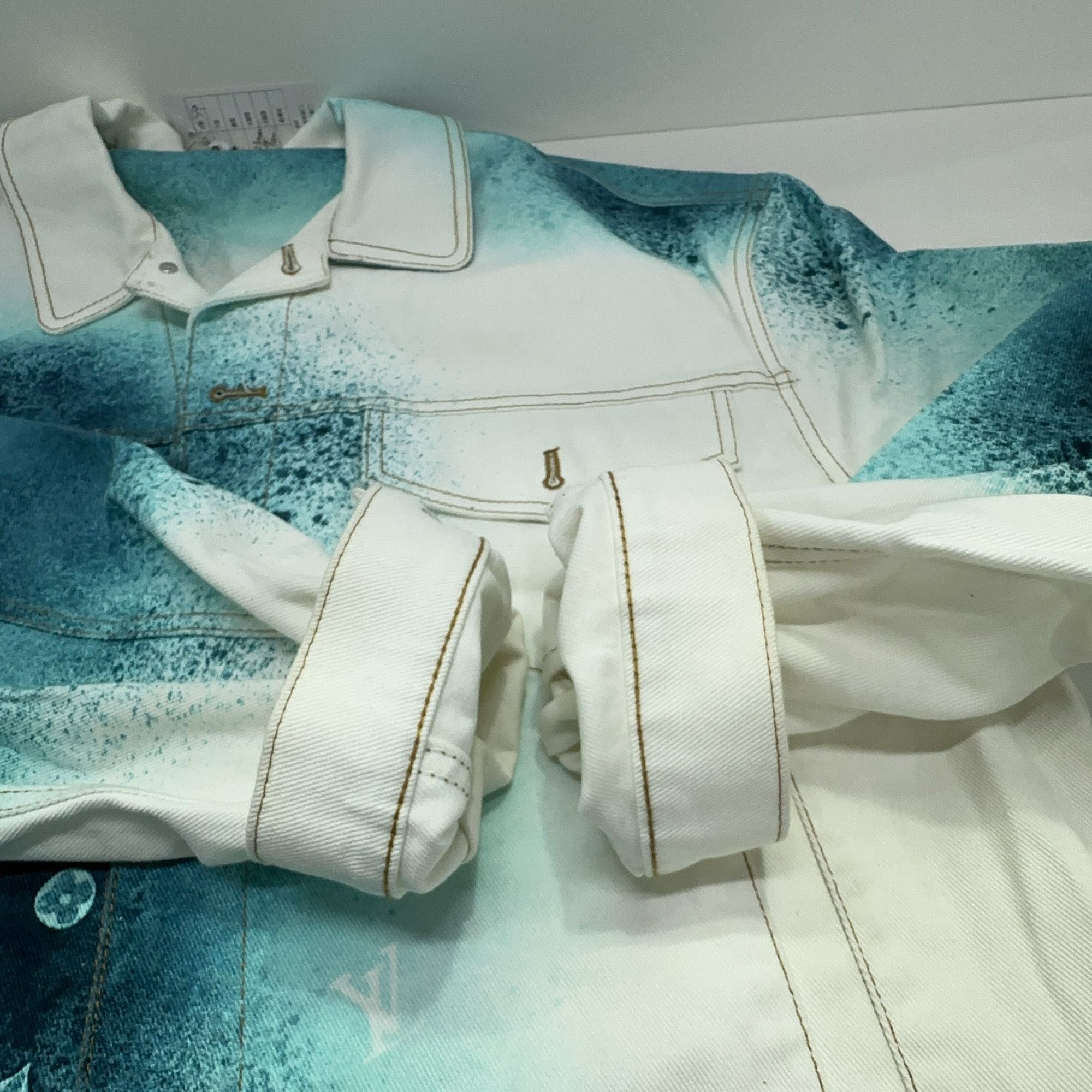 Louis Vuitton Louis Vuitton Spray Paint Denim Jacket 54 Size US L / EU 52-54 / 3 - 9 Thumbnail