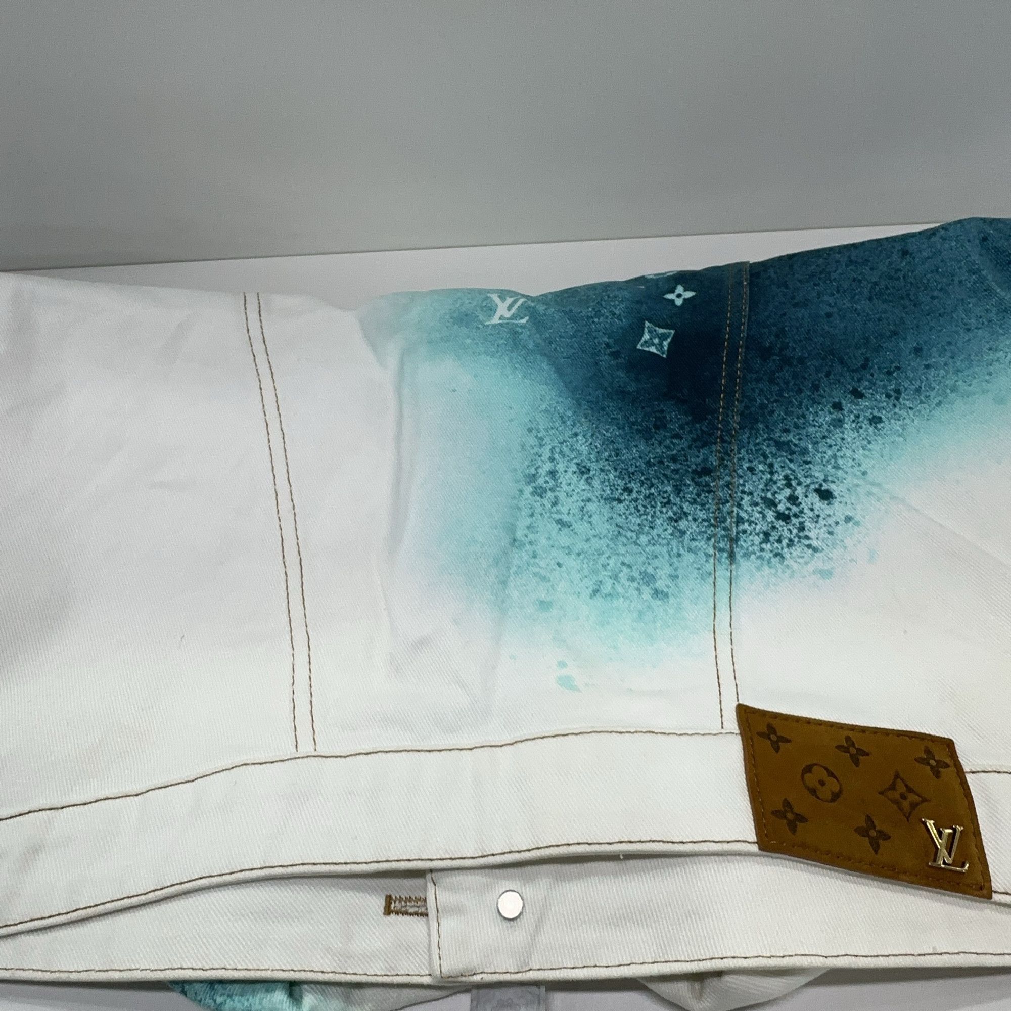 Louis Vuitton Louis Vuitton Spray Paint Denim Jacket 54 Size US L / EU 52-54 / 3 - 12 Thumbnail