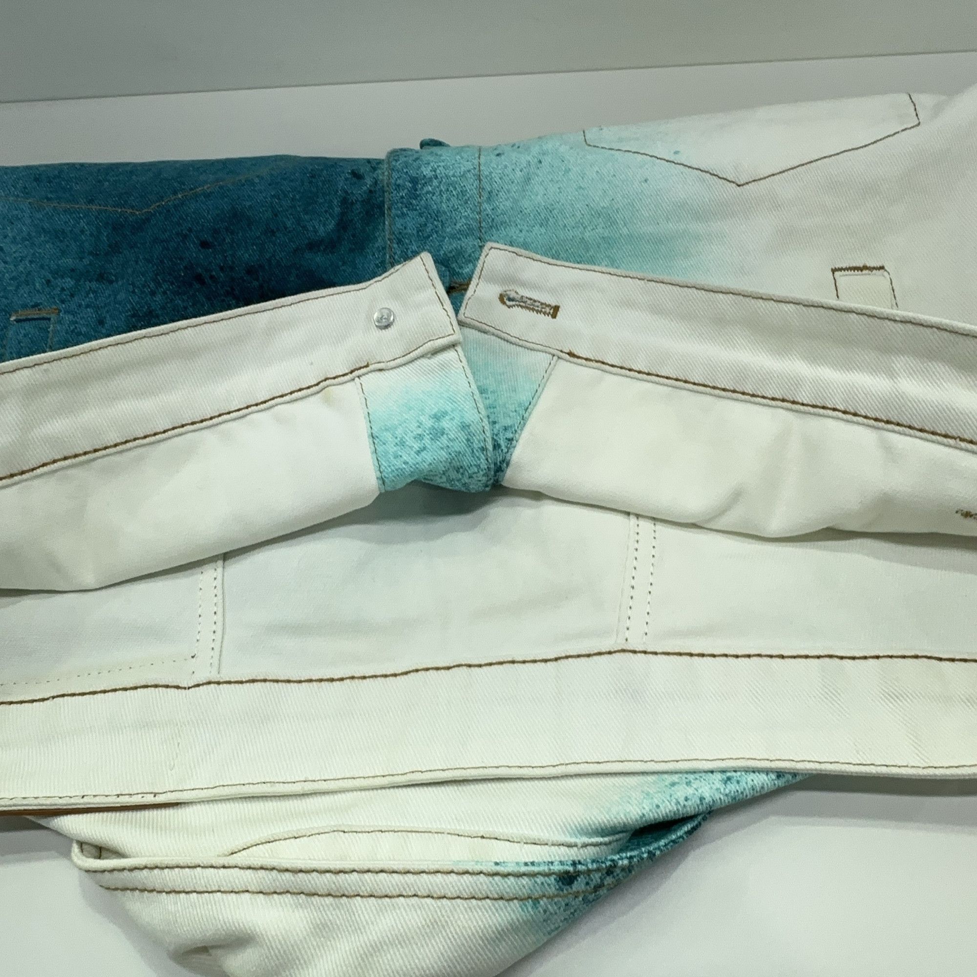 Louis Vuitton Louis Vuitton Spray Paint Denim Jacket 54 Size US L / EU 52-54 / 3 - 7 Thumbnail