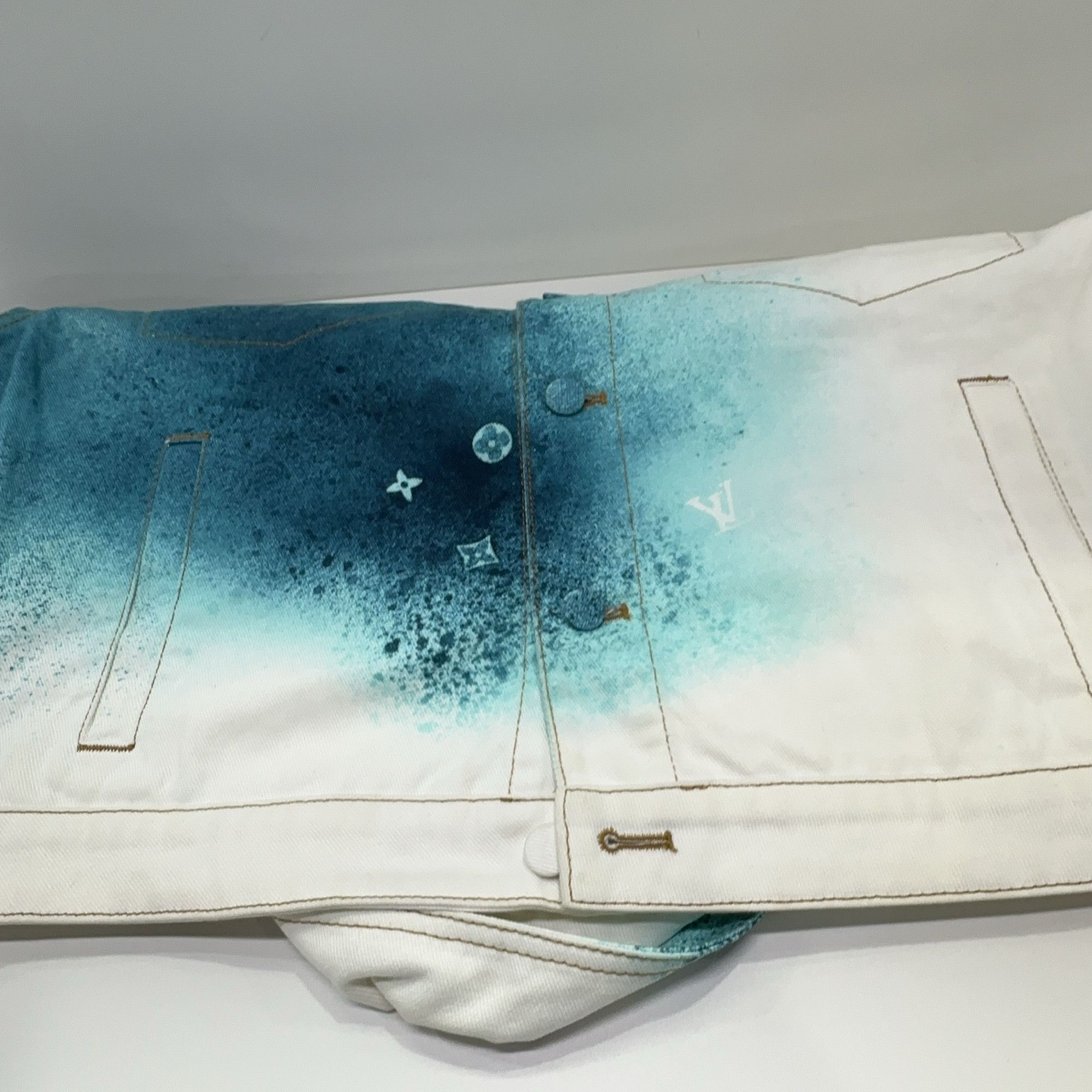 Louis Vuitton Louis Vuitton Spray Paint Denim Jacket 54 Size US L / EU 52-54 / 3 - 6 Thumbnail