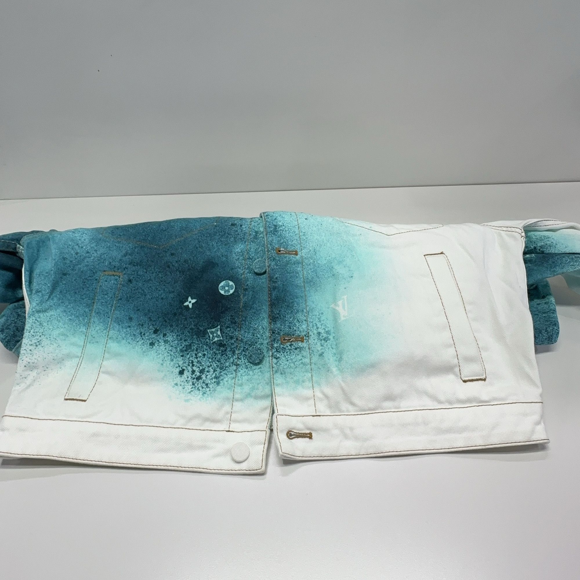 Louis Vuitton Louis Vuitton SS23 Spray Paint Denim Jacket 52 Size US L / EU 52-54 / 3 - 6 Thumbnail