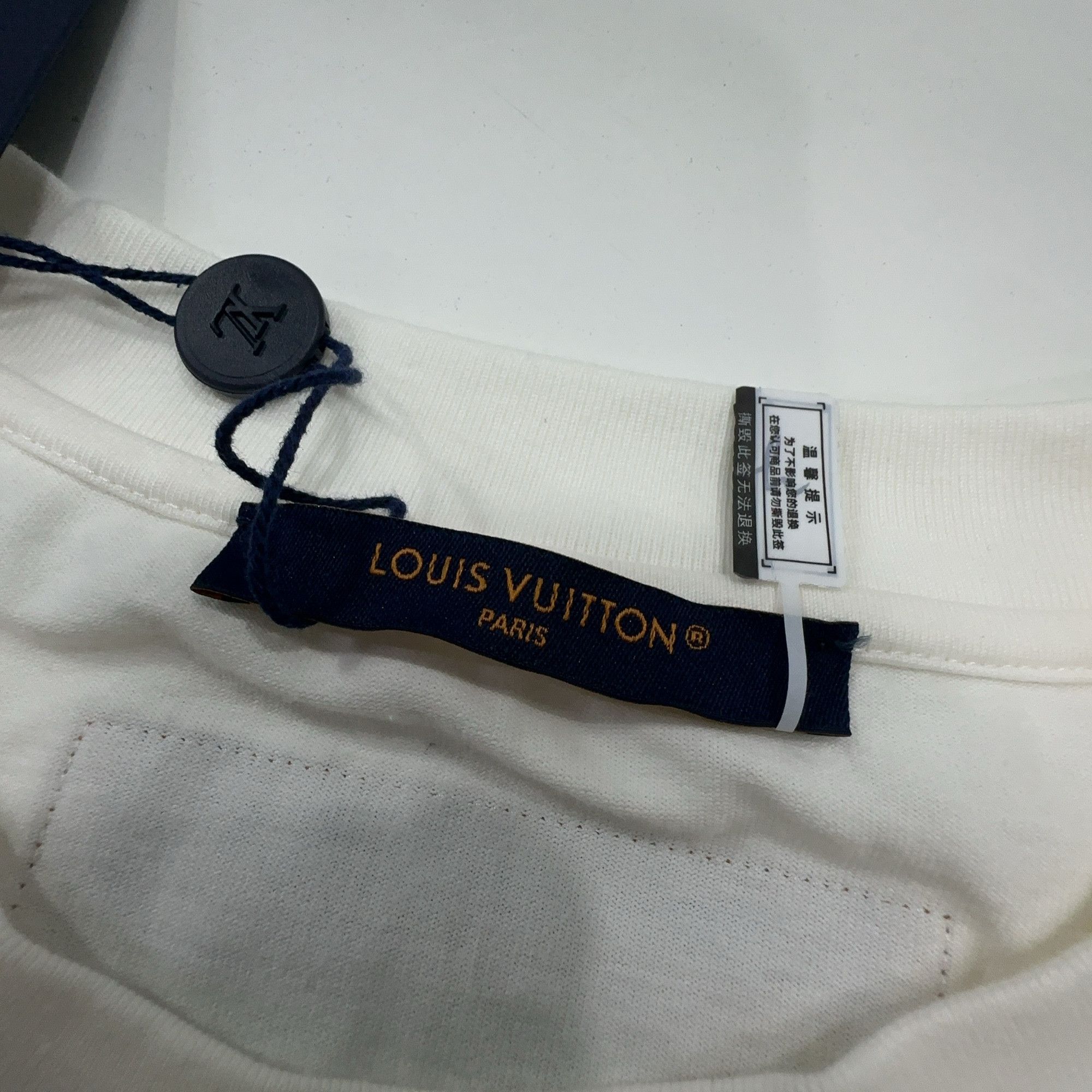 Louis Vuitton Louis Vuitton White Logo T-Shirt XL Size US XL / EU 56 / 4 - 6 Thumbnail