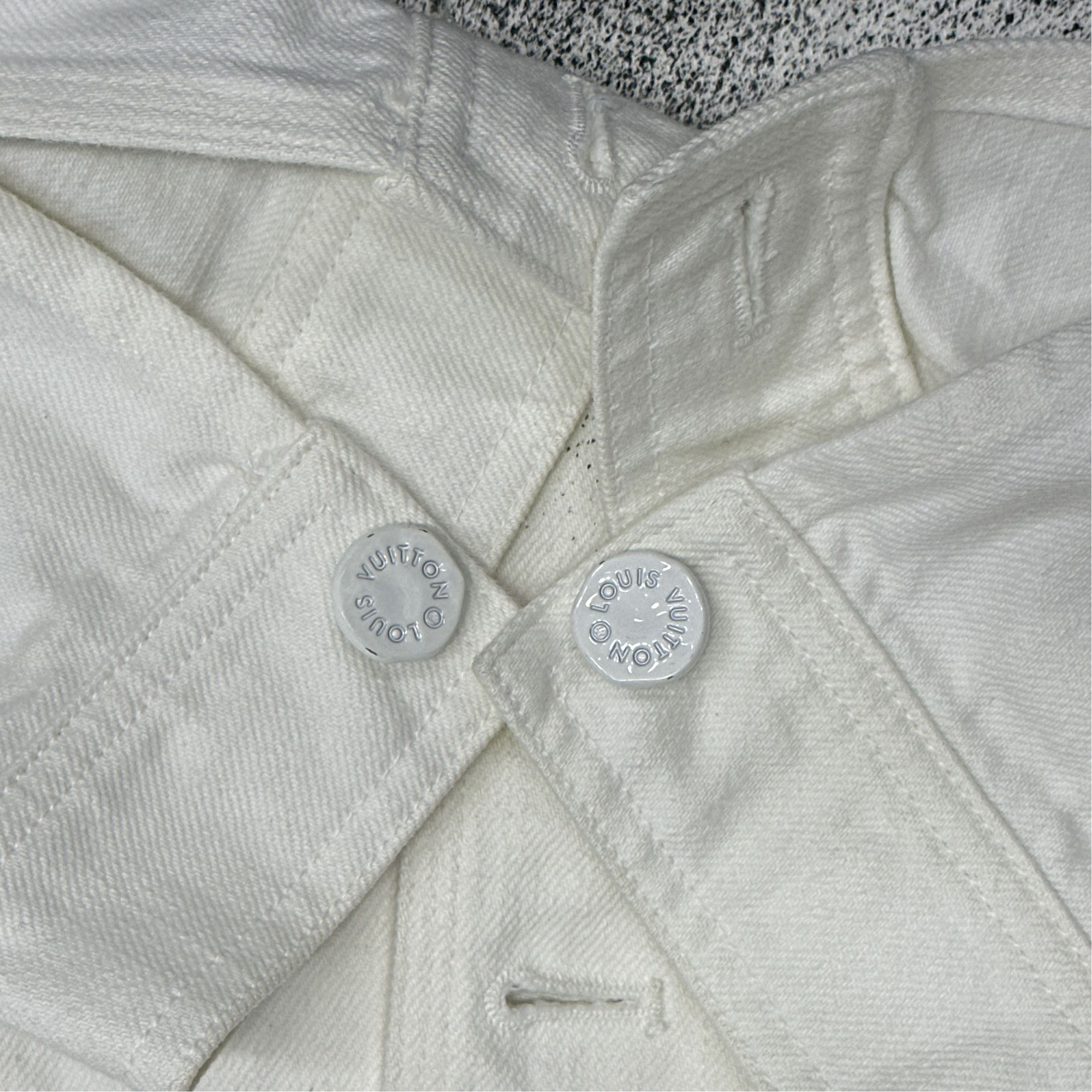 Louis Vuitton Louis Vuitton Monogram Gradient Denim Shirt XL Size US XL / EU 56 / 4 - 9 Thumbnail