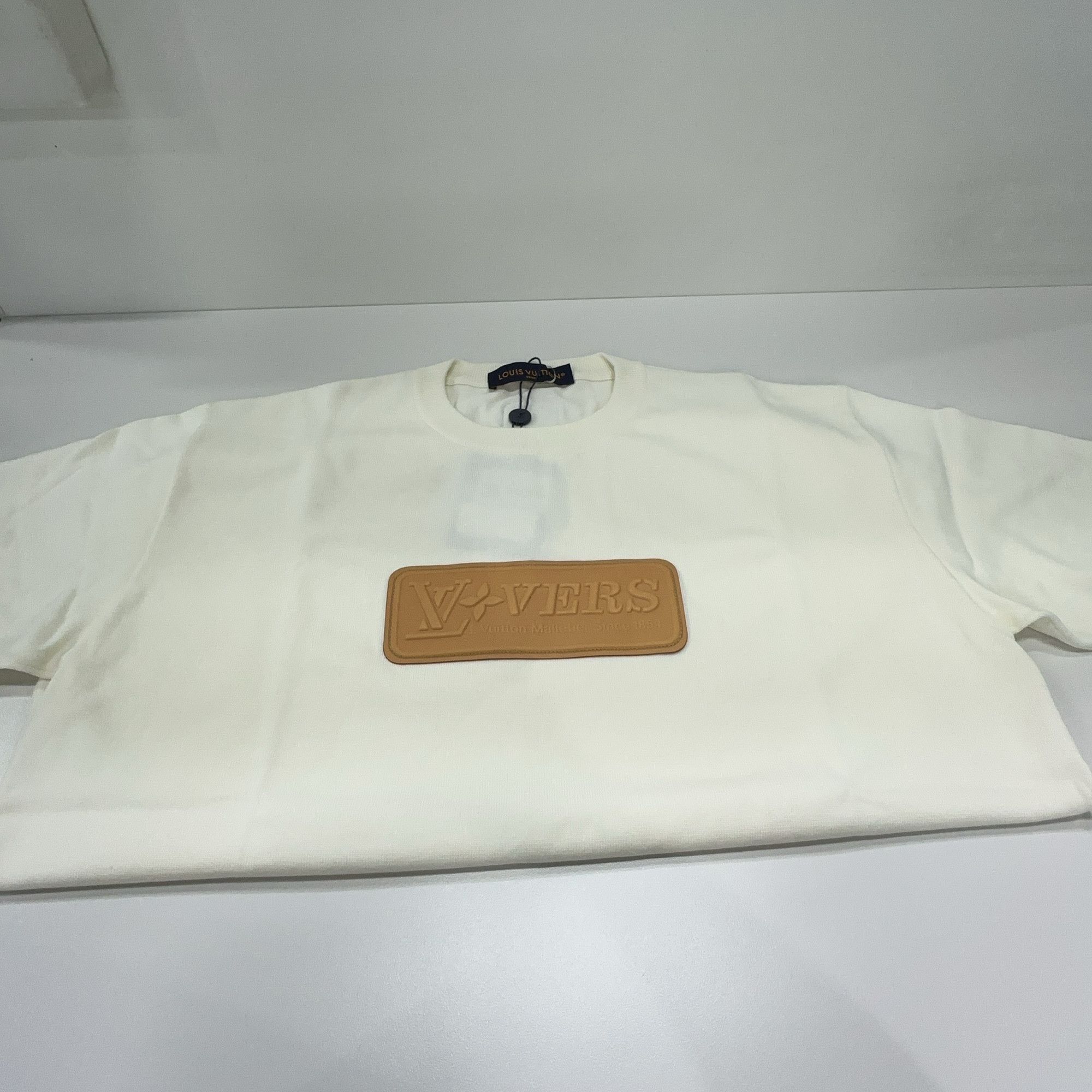 Louis Vuitton Louis Vuitton Graphic V-Vers T-Shirt XL Size US XL / EU 56 / 4 - 6 Thumbnail