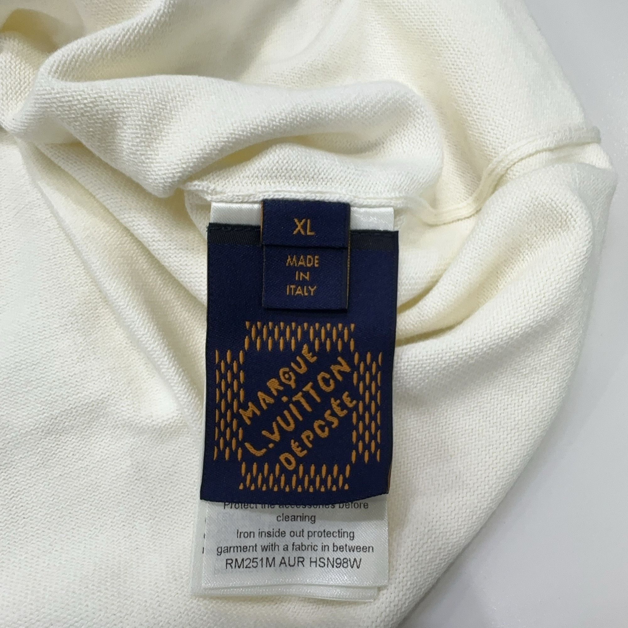 Louis Vuitton Louis Vuitton Graphic V-Vers T-Shirt XL Size US XL / EU 56 / 4 - 5 Thumbnail
