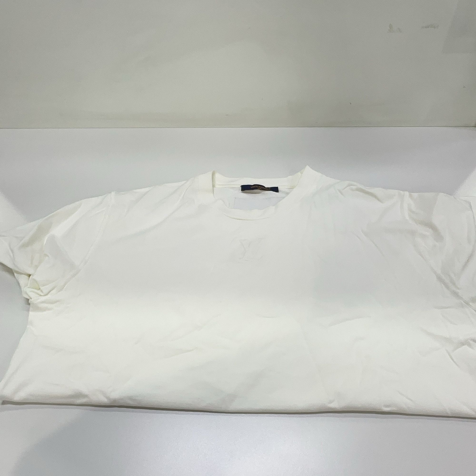 Louis Vuitton Louis Vuitton Logo Patch T-Shirt Size XL Size US XL / EU 56 / 4 - 6 Thumbnail