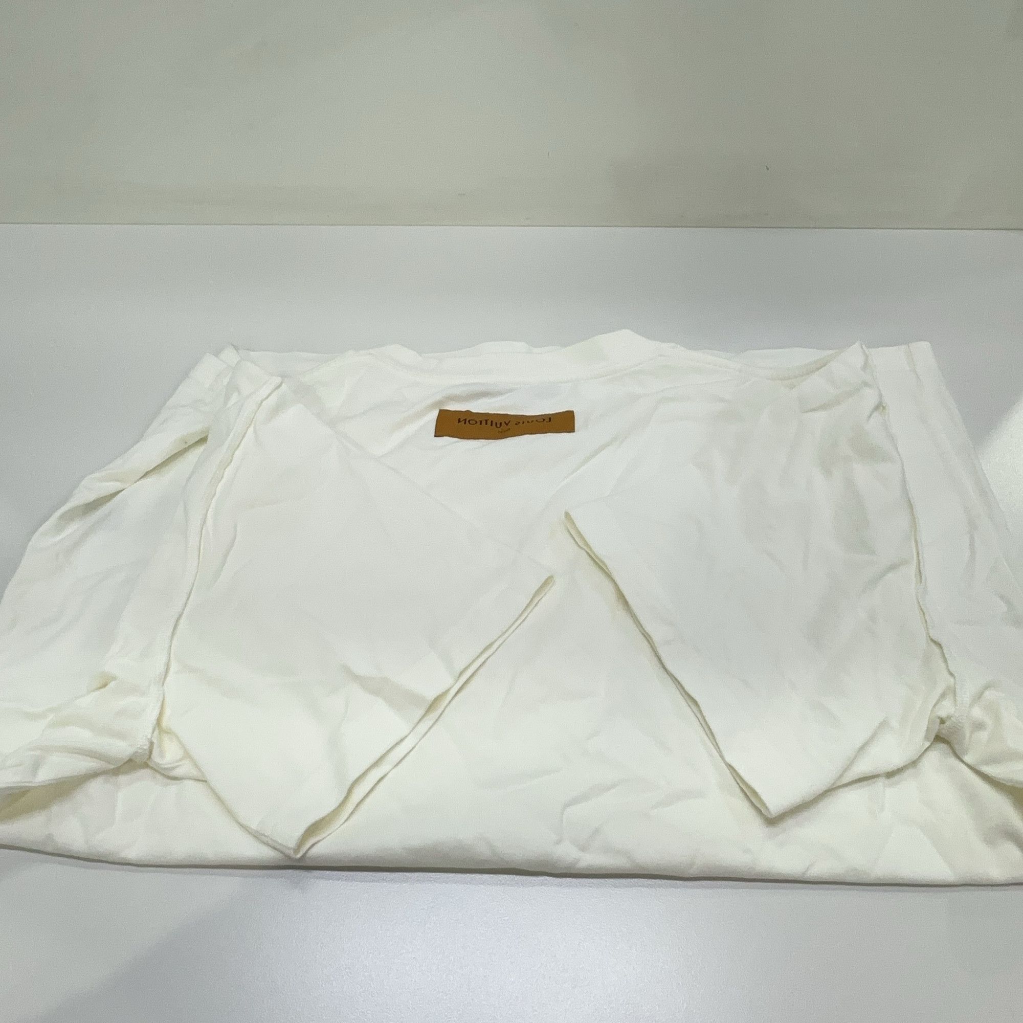 Louis Vuitton Louis Vuitton Logo Patch T-Shirt Size XL Size US XL / EU 56 / 4 - 12 Thumbnail
