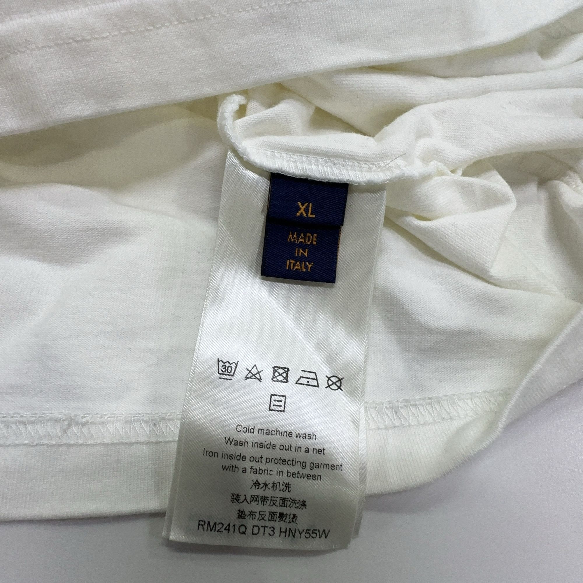Louis Vuitton Louis Vuitton Logo Patch T-Shirt Size XL Size US XL / EU 56 / 4 - 3 Thumbnail