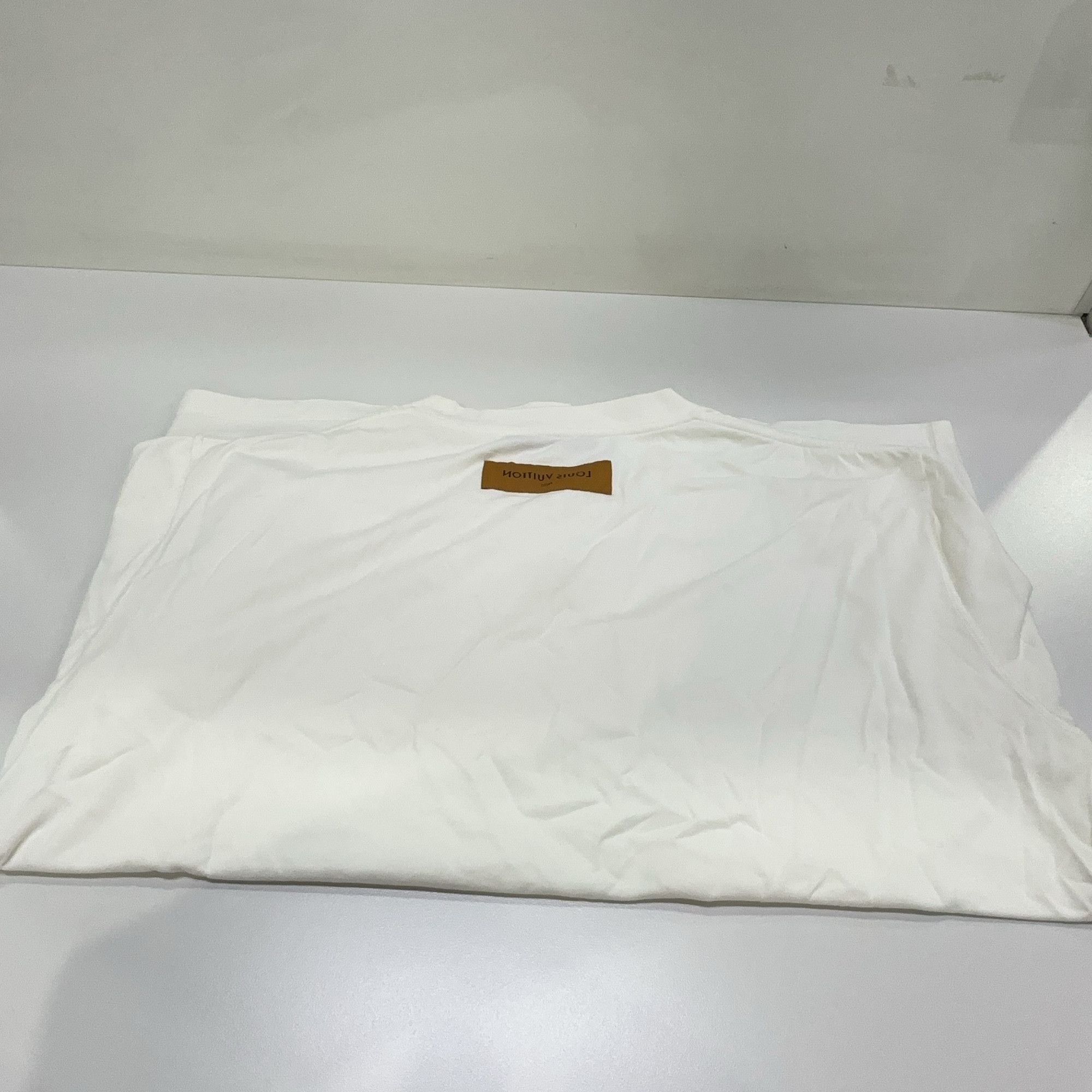 Louis Vuitton Louis Vuitton Logo Patch T-Shirt Size XL Size US XL / EU 56 / 4 - 11 Thumbnail